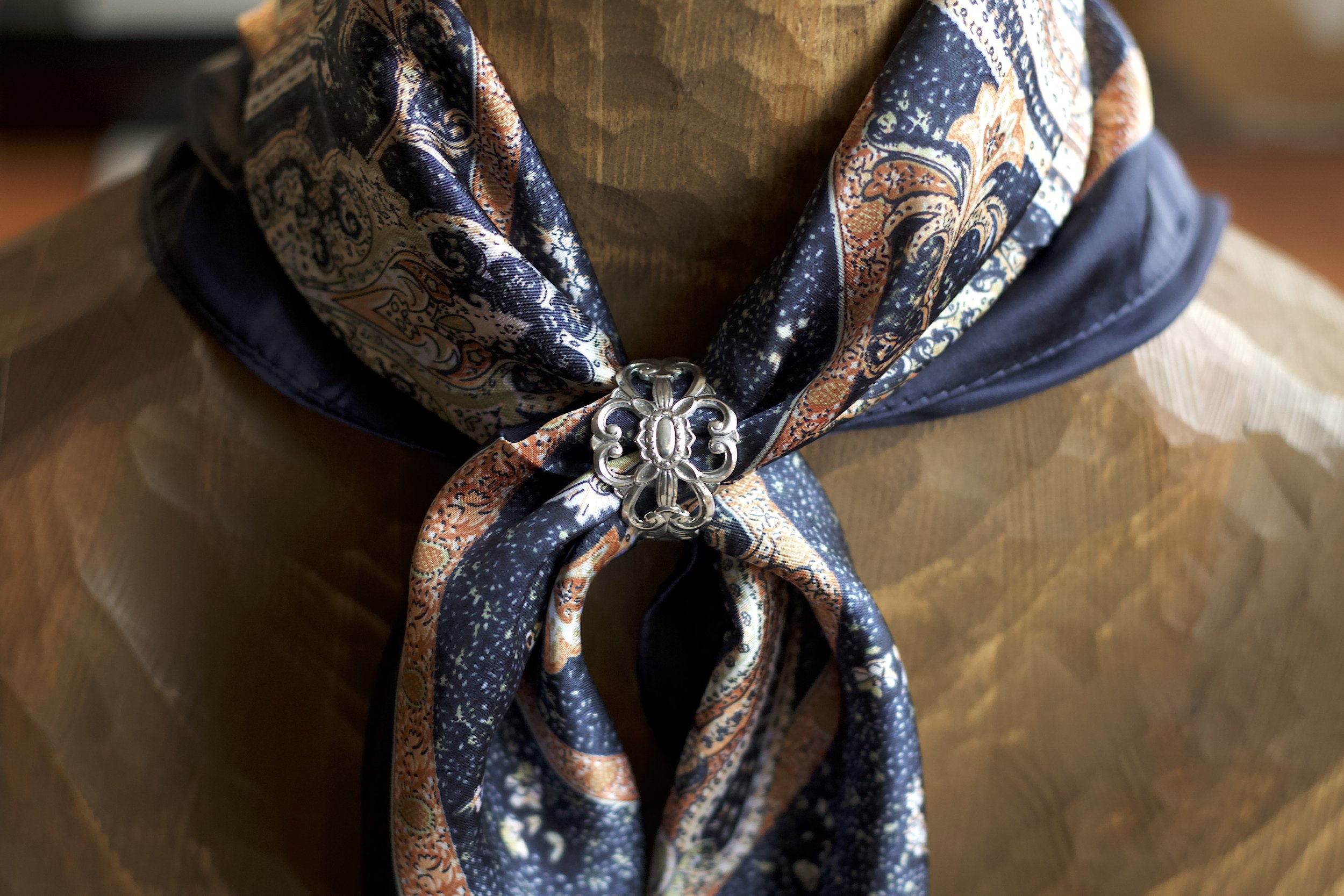 Anne-Heritage-1883-Scarf-Ring-1.jpg