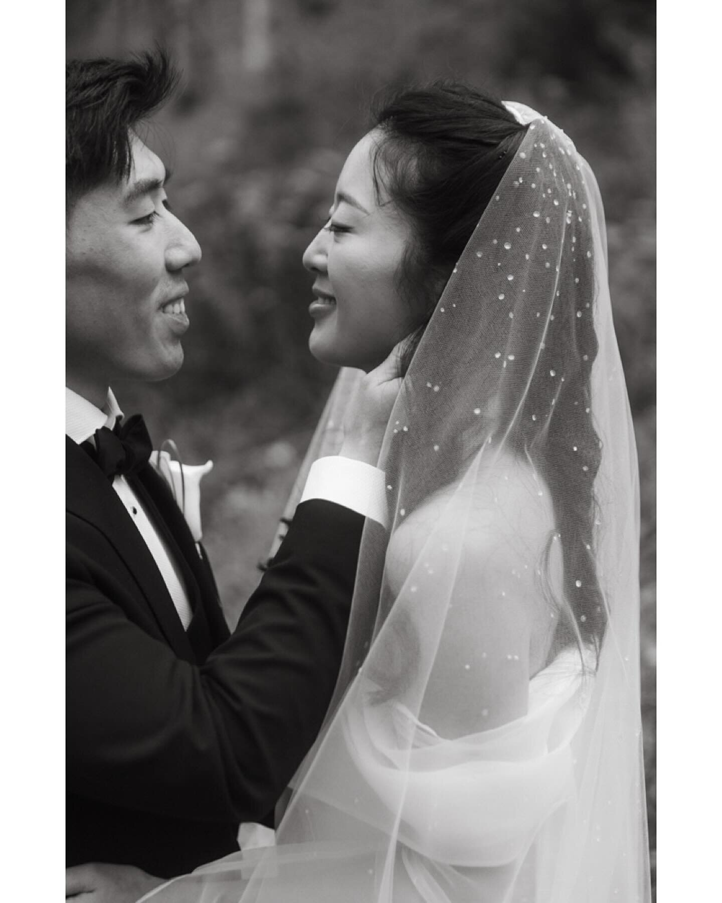 I&rsquo;ve been so excited to share photos from Jin Ah + Willis&rsquo; wedding at the gorgeous @roxburybarnandestate it&rsquo;s been a favorite venue of mine for years and they were just so sweet and lovely. The perfect fall day and I even got to sho