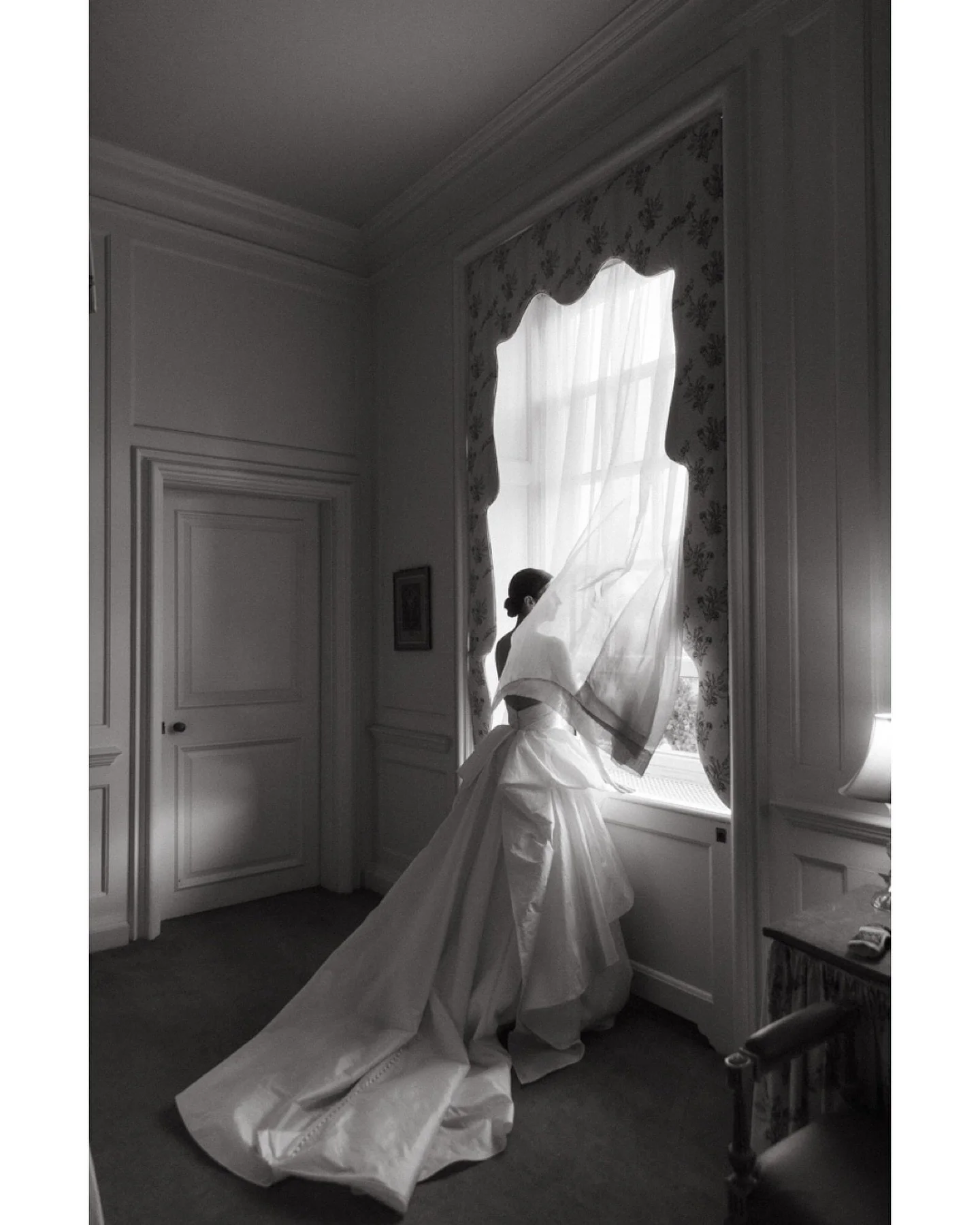 I could easily post 100 photos from this day&hellip; stunning in every way. Didn&rsquo;t mean to rhyme.. it&rsquo;s August 🫠🙃 Kara + John @karasperrygrimaldi @craneestate_trustees @katydydevents @amsaleweddings @floristika_studio @makeupbysarah.lor