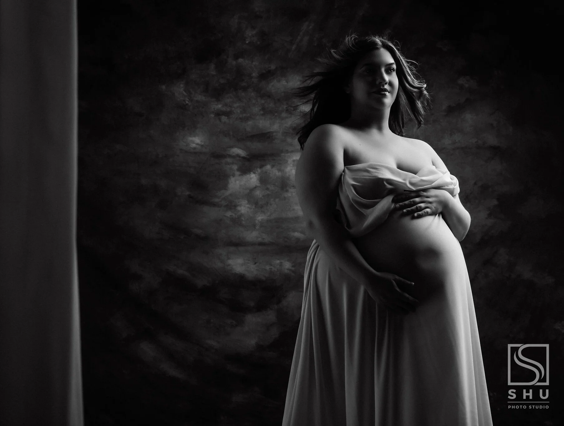 There's nothing more magical and awe-inspiring than the journey of motherhood, and yesterday, I had the privilege of immortalizing some of its most beautiful moments. 

Maternity photography has a unique way of celebrating the incredible strength and