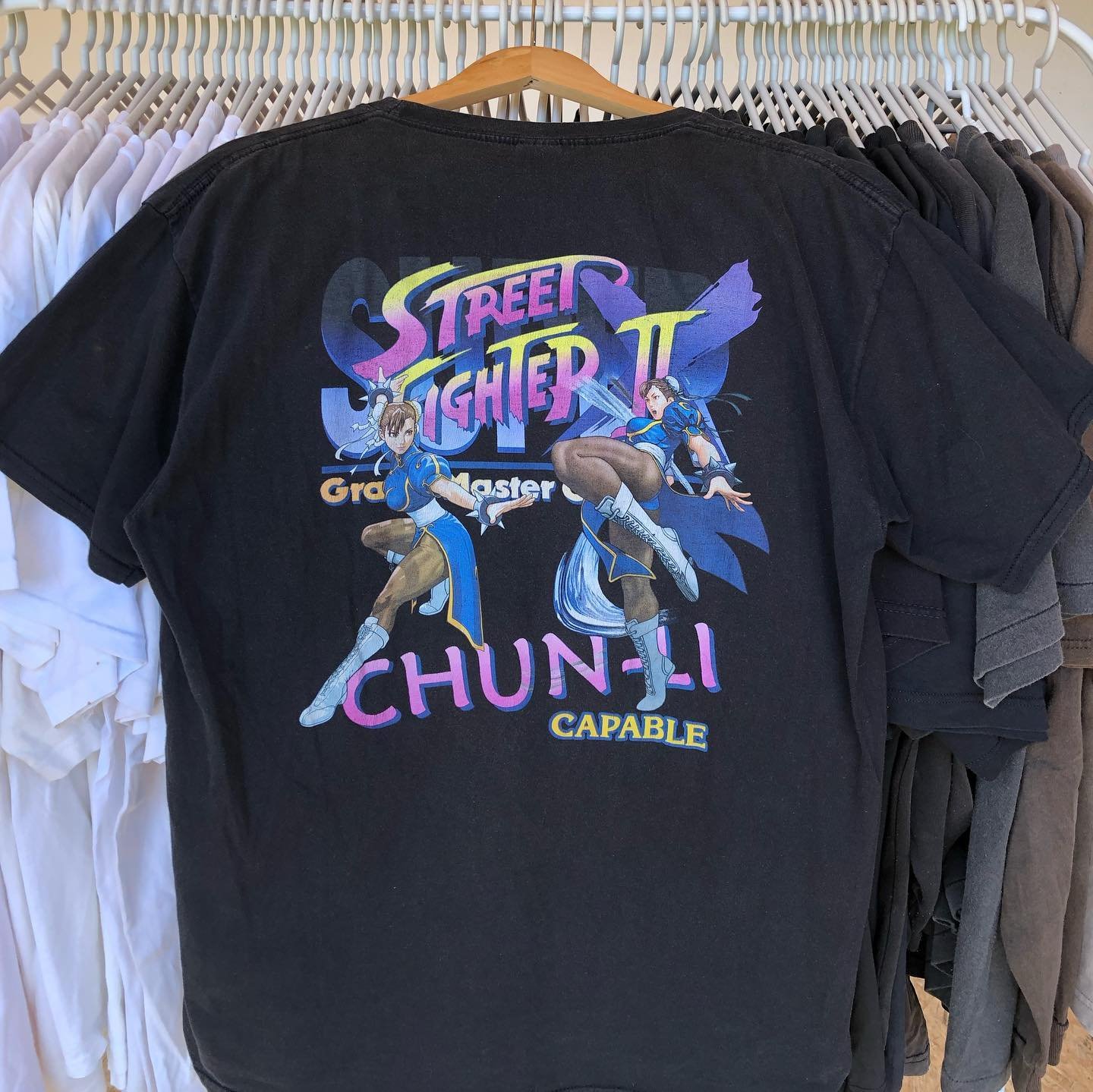 FIGHT!
Found another Chun-Li baby.

🪡 Fits XL, Heavy cotton, Boxy fit, graphics in impeccable condition
💰 Slide in, this won&rsquo;t stay for long!