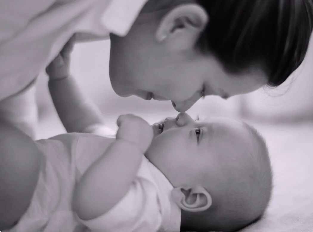 SIKKER START &ndash; Doula-forl&oslash;b f&oslash;r og efter f&oslash;dslen (uden f&oslash;dselstilstedev&aelig;relse)

At blive for&aelig;ldre er en stor omstilling. Mange oplever f&oslash;rst efter f&oslash;dslen, hvor meget st&oslash;tte de egentl