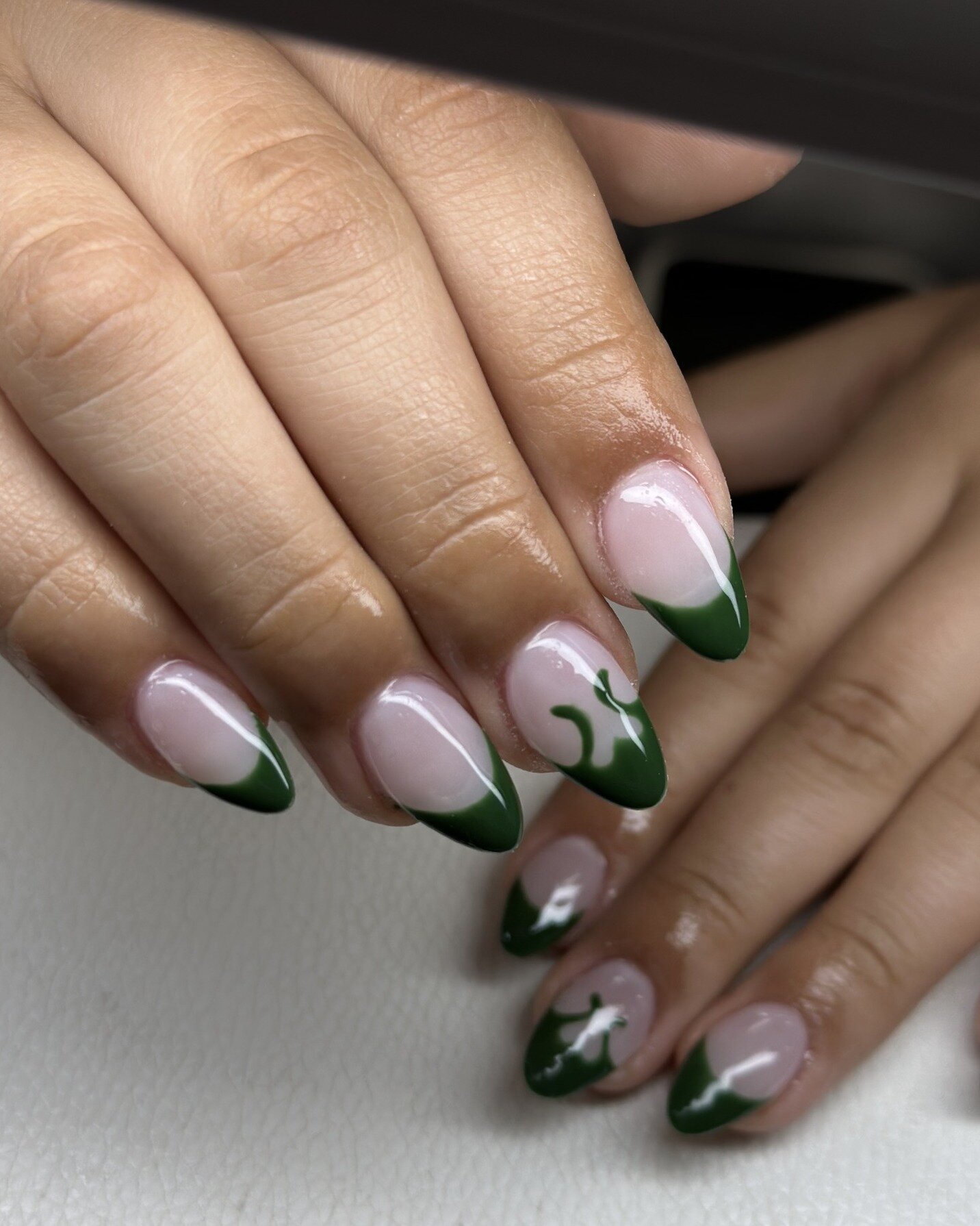 Such An Iconic Nail Design Done In Green!💚🤍

This Set Was Done By Our Tech Armeen! 

Book Your Next Appointment Online At https://www.thenaillounge.ca/ Or Give Us A Call At 519-804-8845!

#greenfrenchtip #frenchtip #naildesignideas #wlu #wilfridlau