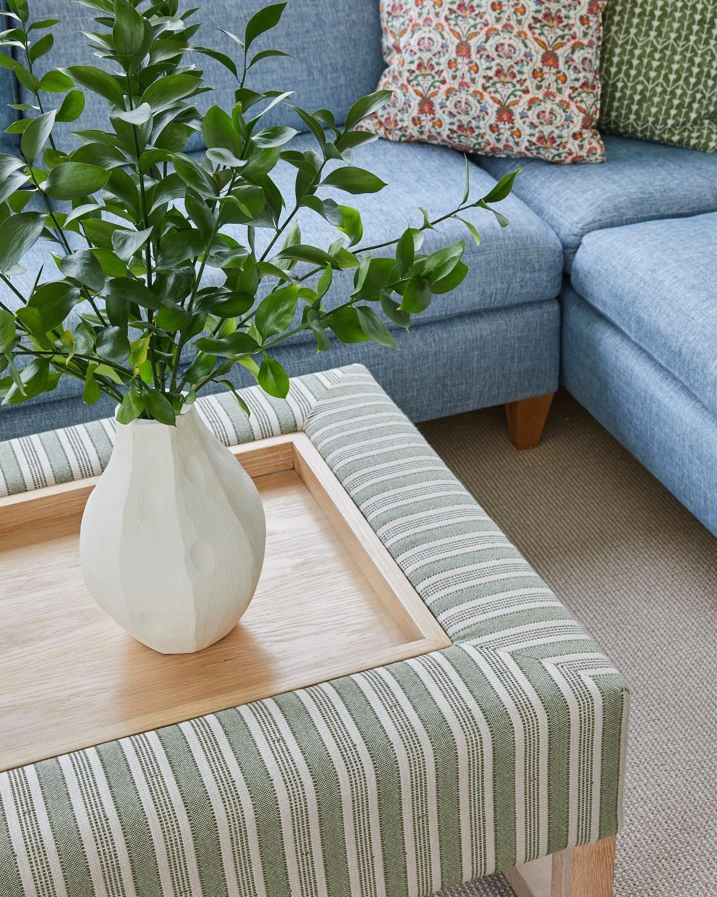 When you need an ottoman, but you also need snacks. Our solution? A built-in tray for a piece that does it all. ⁠
⁠
📸 @kirstenrfrancis ⁠
⁠
⁠
#interiordesign #interiordesigner #ashleymanfreddesign #homedesign #homedecor #interiorinspo #homeinspo #int