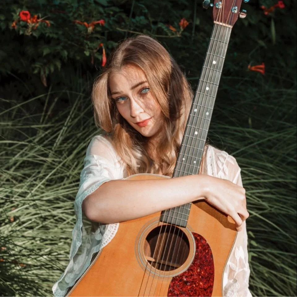Live Music: Elaina Arthur (duo) 