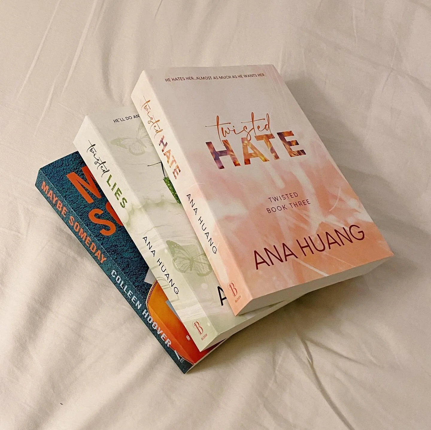 Did I just post a book haul? Yes. But here’s another one cause I have no control🫶🏼