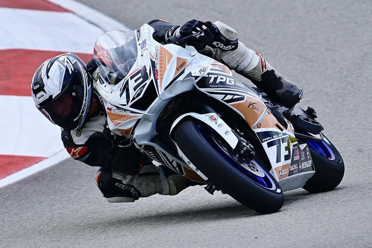 Neal laying down some laps in Supersport. @blackallracing @nealscalf