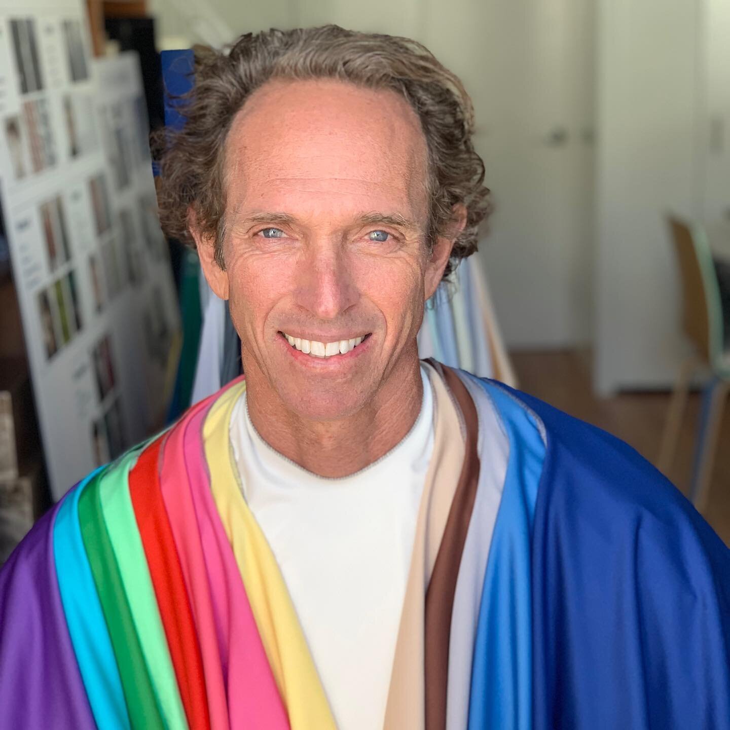 Guys look amazing in their colors too!
⠀⠀⠀⠀⠀⠀⠀⠀⠀
You might have to drag him in to see me, or maybe he&rsquo;s been looking enviously at all the beautiful colors you&rsquo;re wearing now and bugging you to take him to have his colors done too&hellip;
