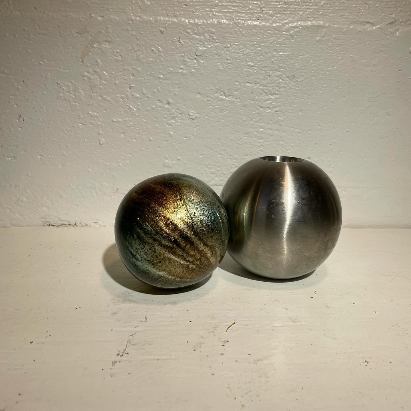 really had no idea how to fabricate a rigid, artificial ballon shape that’d be durable and buoyant, so I just started looking for lightweight round objects about the right size that would float. A random fiberglass decorative ball & aluminu