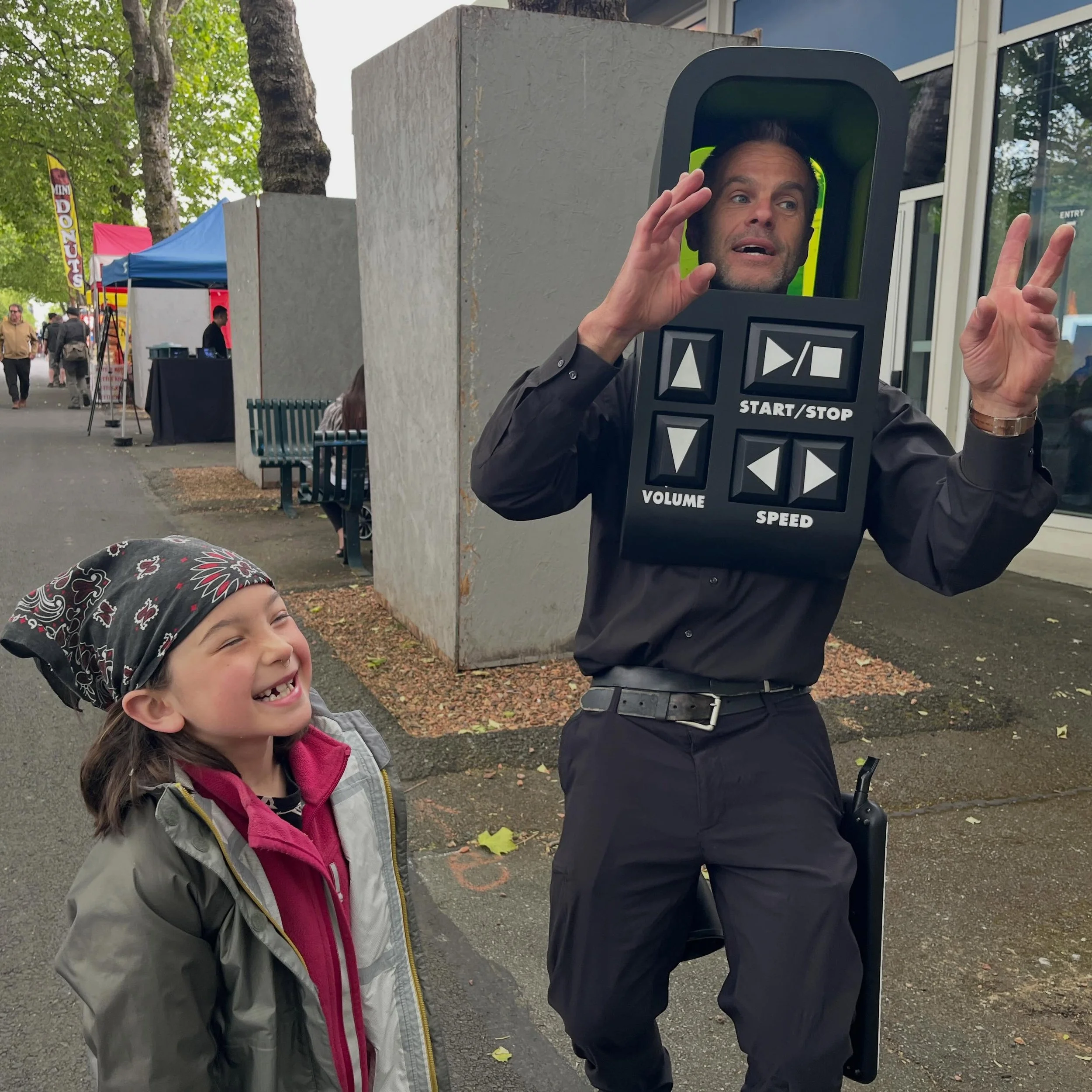 I guess all I wanna do is put a smile on a child&rsquo;s face, because that sure makes me smile too 
#PushButtonPerformer