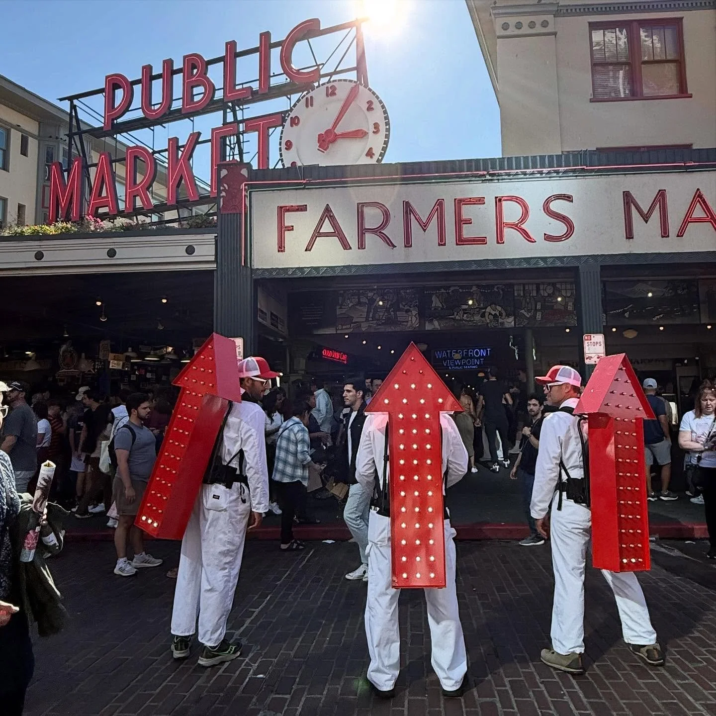 and that&rsquo;s a wrap. Had a very fun and strangely good/weird time mis/directing people as part of a brilliant @suttonberesculler performance piece for @walkdontrun_sea today in Seattle, a place I was born in, barely recognize anymore, am re-acqua