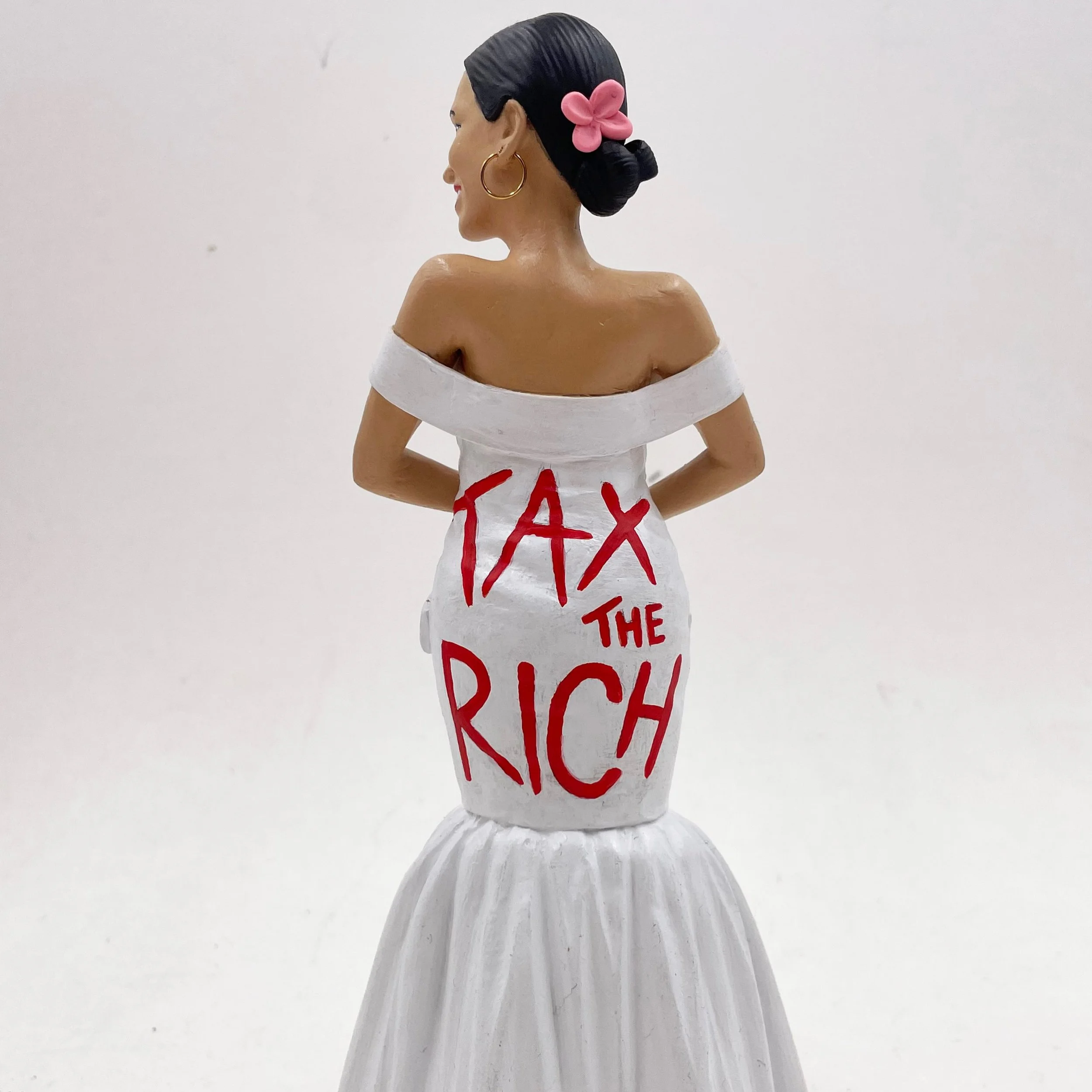 #Taxtherich @aoc I made as a custom piece for a new client who has hired me for a large series of sculpts. Info about hiring me for custom work is in my profile links.