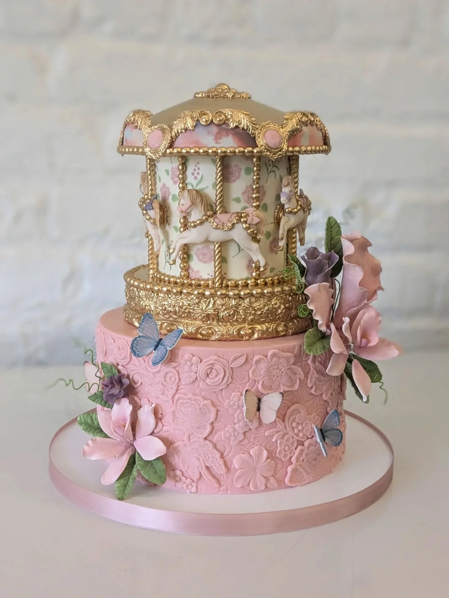 A kitschy yet elegant carousel cake, based on the client's inspo &amp; color scheme 🩷
⠀
⠀
⠀
⠀
⠀
⠀
⠀
⠀
⠀
⠀
⠀
⠀
⠀
⠀
⠀
⠀
⠀
⠀
⠀
⠀
⠀
⠀
⠀
⠀

#carouselcake #carouselcakes #carouselcaketopper #carouselthemecake #carouselbirthdaycake #carouselbirthdayparty #
