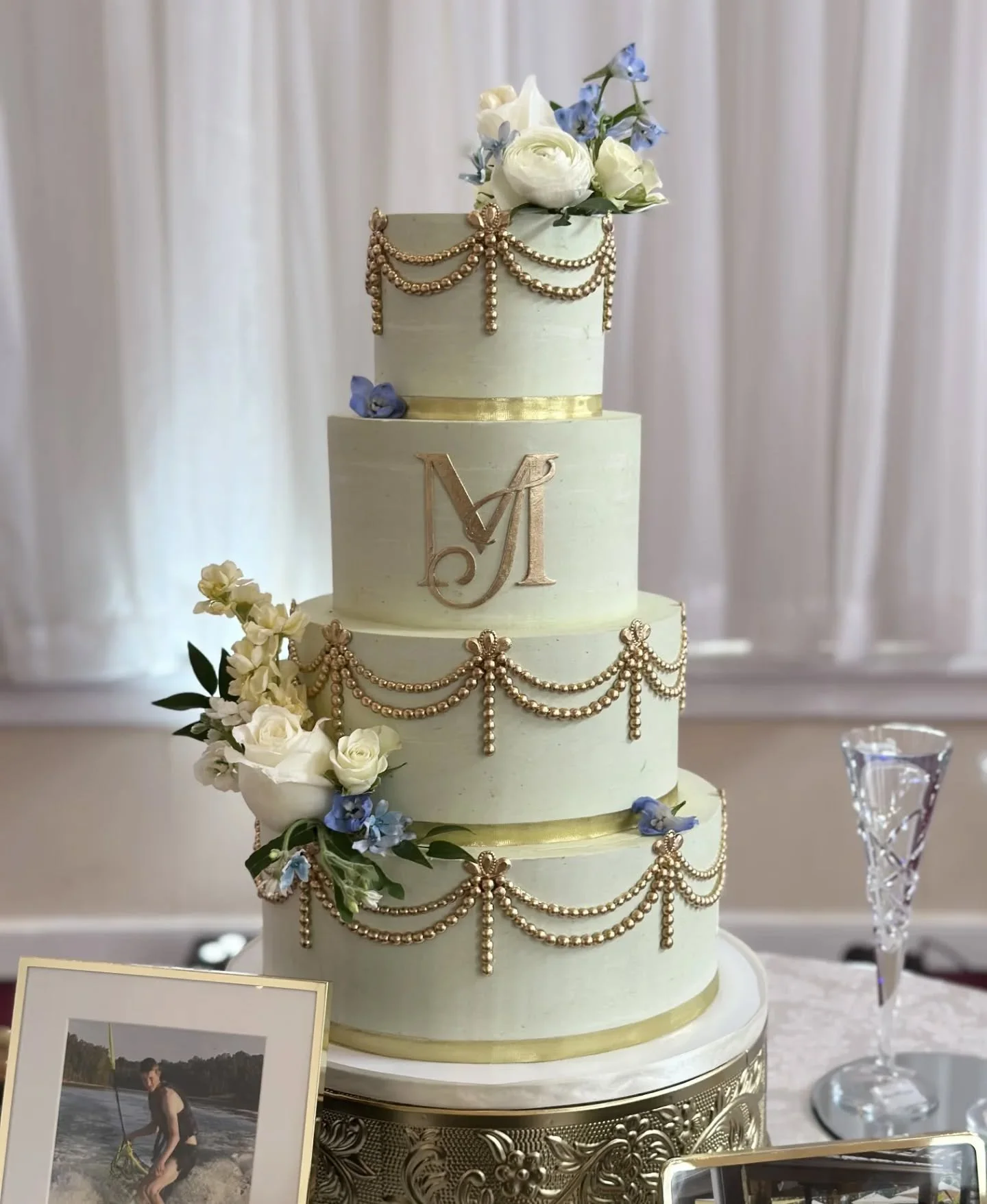 Anyone else predicting that sage green will be 2026's Pantone color of the year...?

⠀

⠀

⠀

⠀

⠀

⠀

⠀

⠀

⠀

⠀

#richmondwedding #richmondweddings #rvawedding #rvaweddings #rvaweddingcake #rvaweddingcakes #richmondvawedding #richmondvaweddings #rv