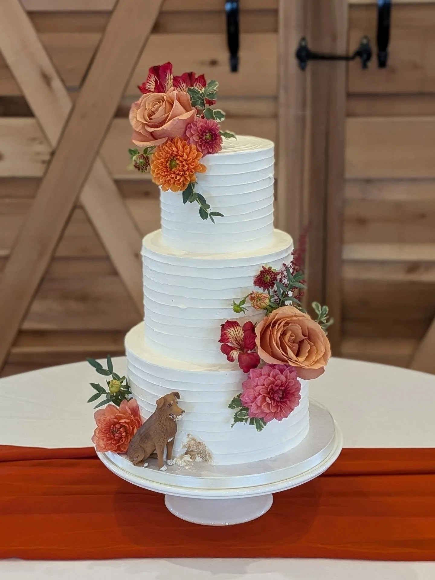 Warm, gorgeous cake florals for a fall wedding at Alturia Farms!

⠀

⠀

⠀

⠀

⠀

⠀

⠀

⠀

⠀

⠀

#richmondwedding #richmondweddings #rvawedding #rvaweddings #rvaweddingcake #rvaweddingcakes #richmondvawedding #richmondvaweddings #rvacake #rvacakes #rv