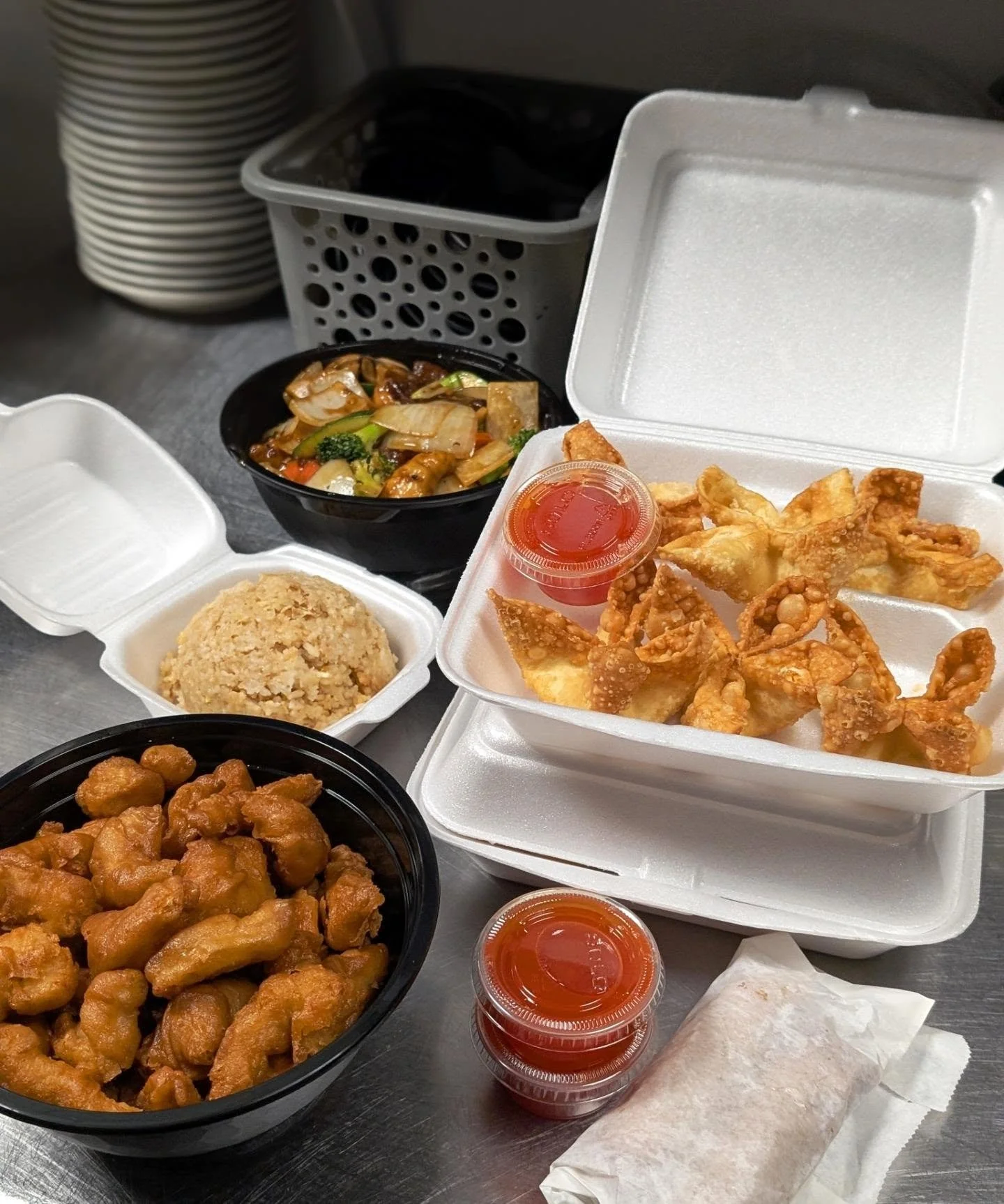 The perfect answer to a rainy day is Chinese takeout. 🥡⛈️

📍The Rice Hat 
1702 US 181 A9 Portland, TX 78374 
Mon - Sat 11am to 8:30pm 
Sunday CLOSED
📞361-977-2075