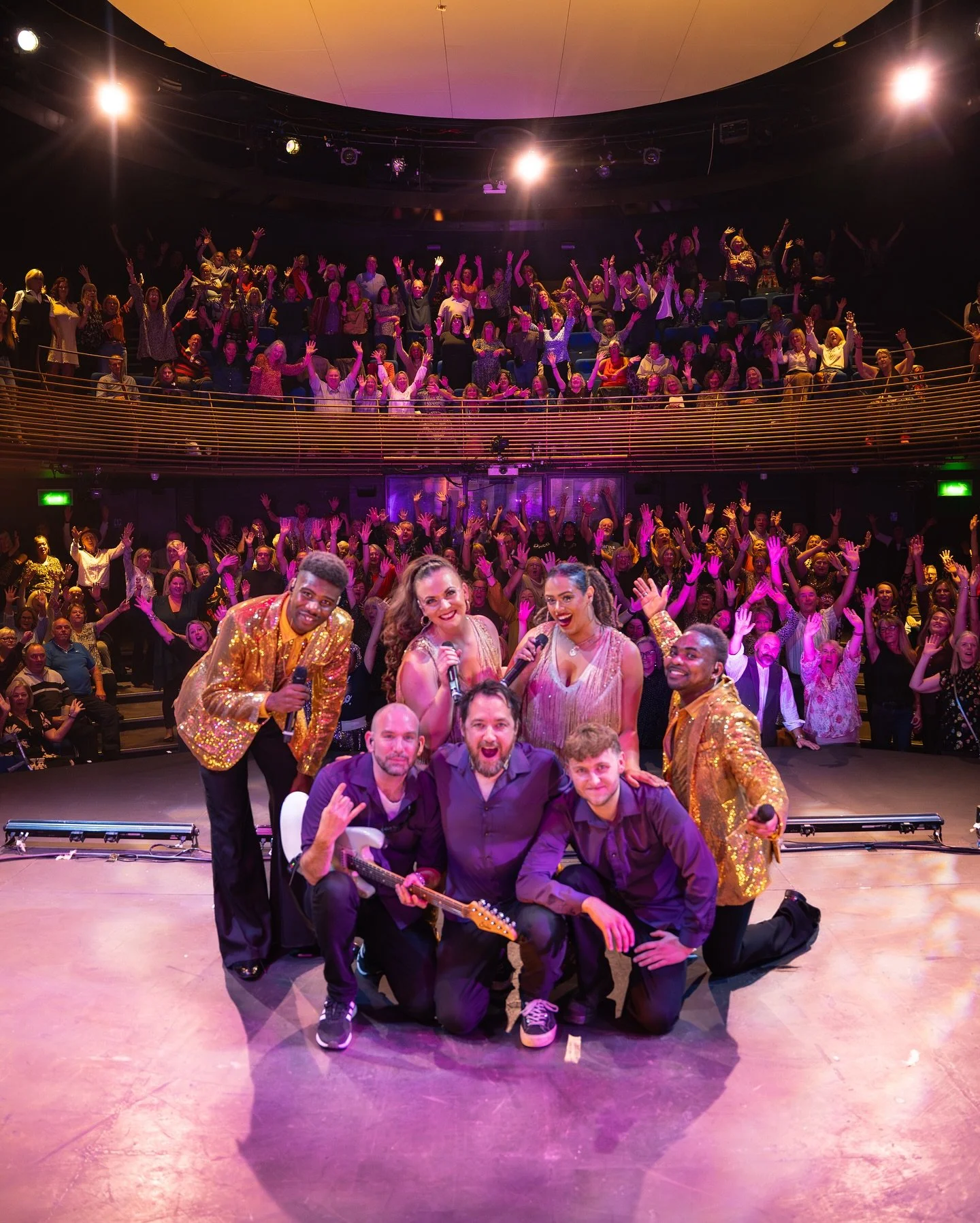East Grinstead, you know how to FREAK OUT! 🤩🪩

Thank you to all the disco divas that boogied with us tonight at @chequermead WHAT A PARTY! 🎉