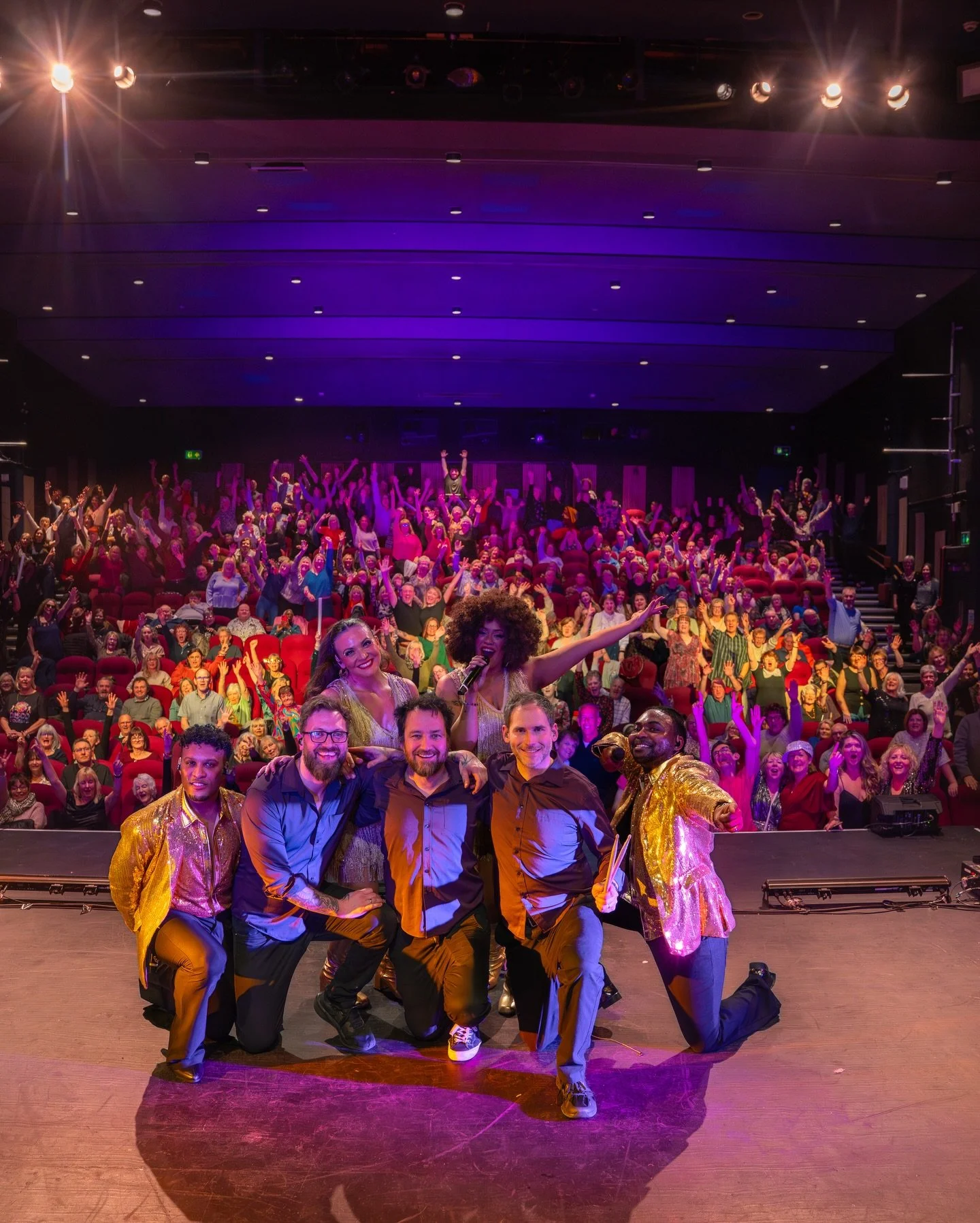 Ahh&hellip;Tewkesbury! You all definitely know how to FREAK OUT! 🕺🏼🪩

Thank you to all the disco divas that boogied with us tonight at @the.roses.theatre WHAT A PARTY! 🎉