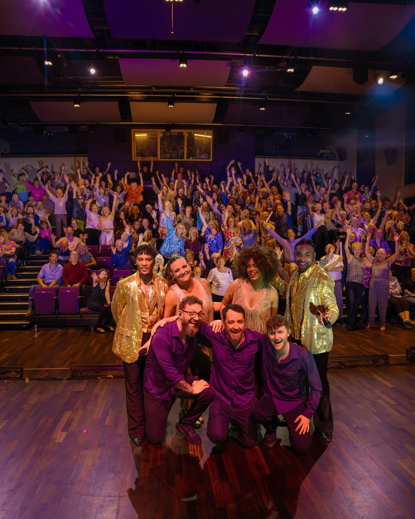 Ahh&hellip;Chipping Campden! You all definitely know how to FREAK OUT! 🕺🏼🪩

Thank you to all the disco divas that boogied with us tonight at @cidermilltheatre WHAT A PARTY! 🎉