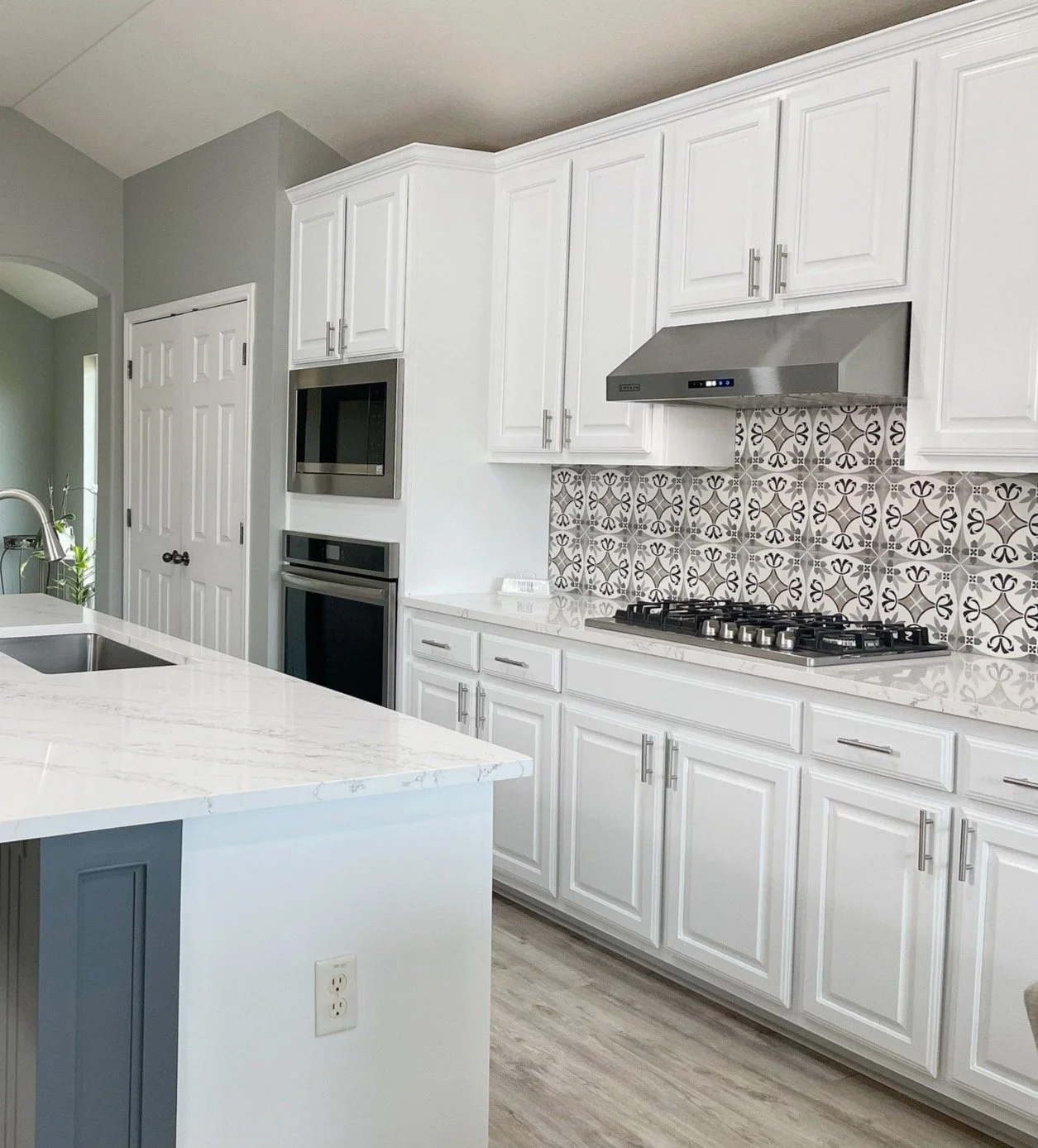 Traditional Transitional Kitchen Remodel by Granite Radiance TX — Project 2 project photo