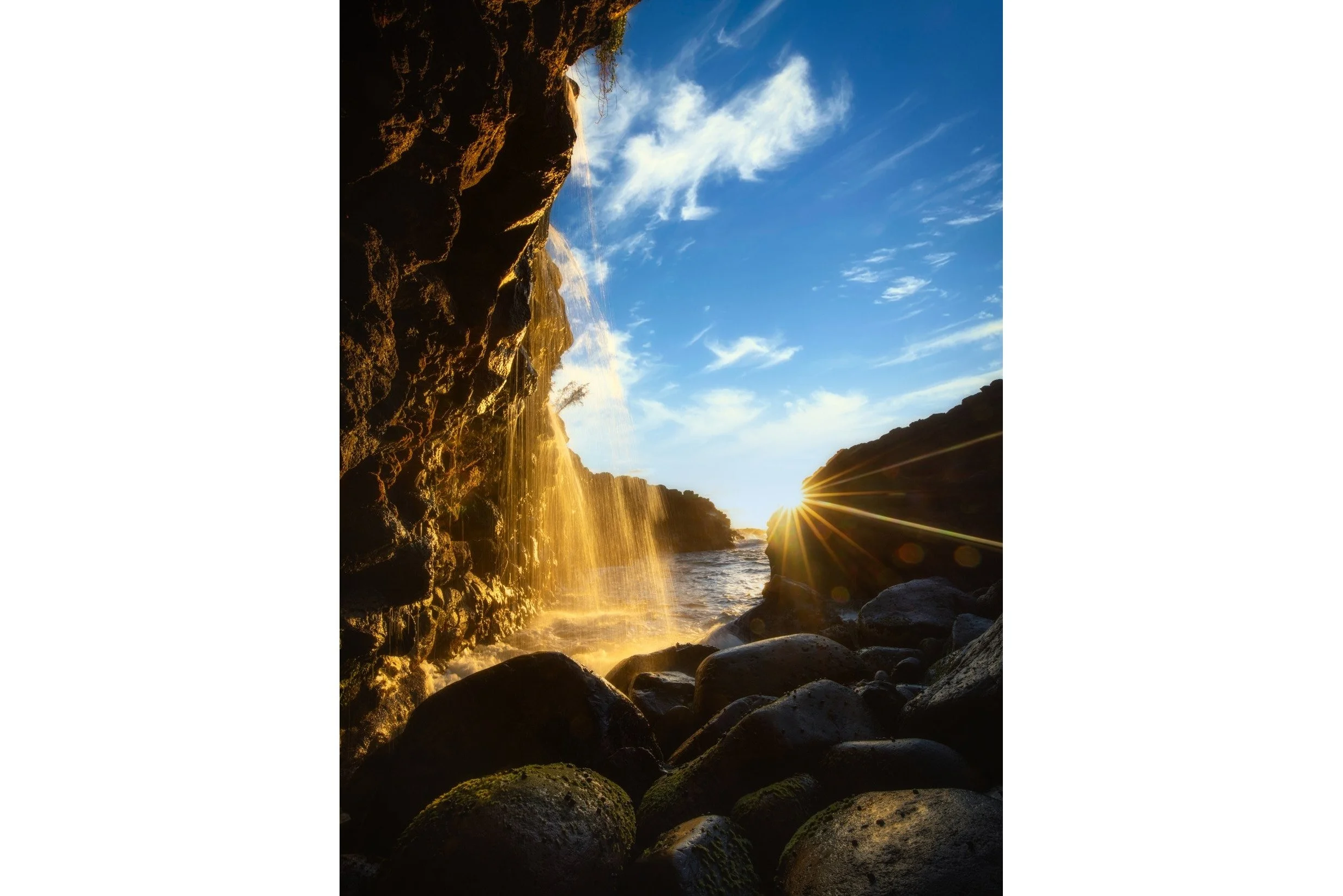 queens-sunburst-3x2-whitebar.jpg