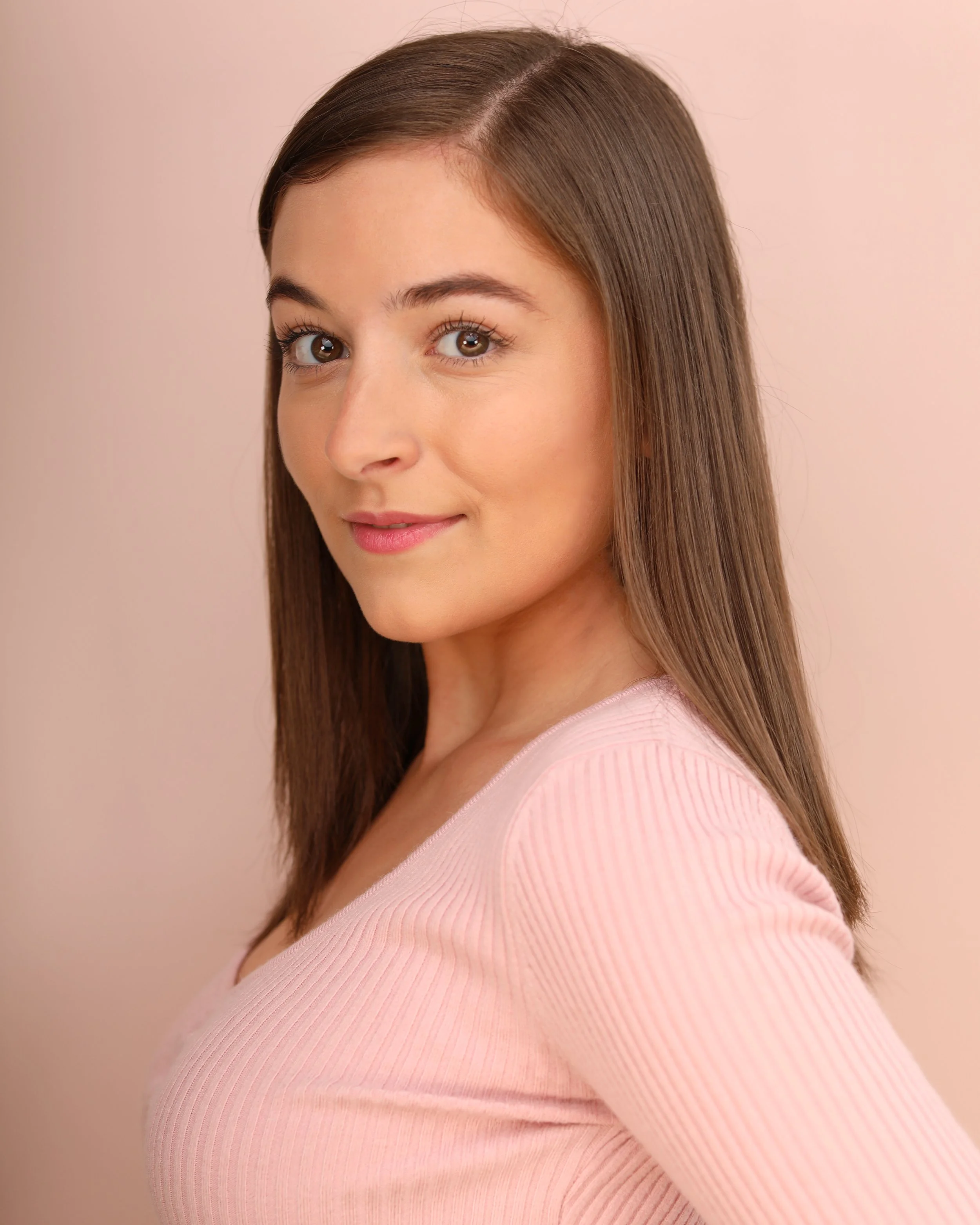 izzy headshot 10.jpeg