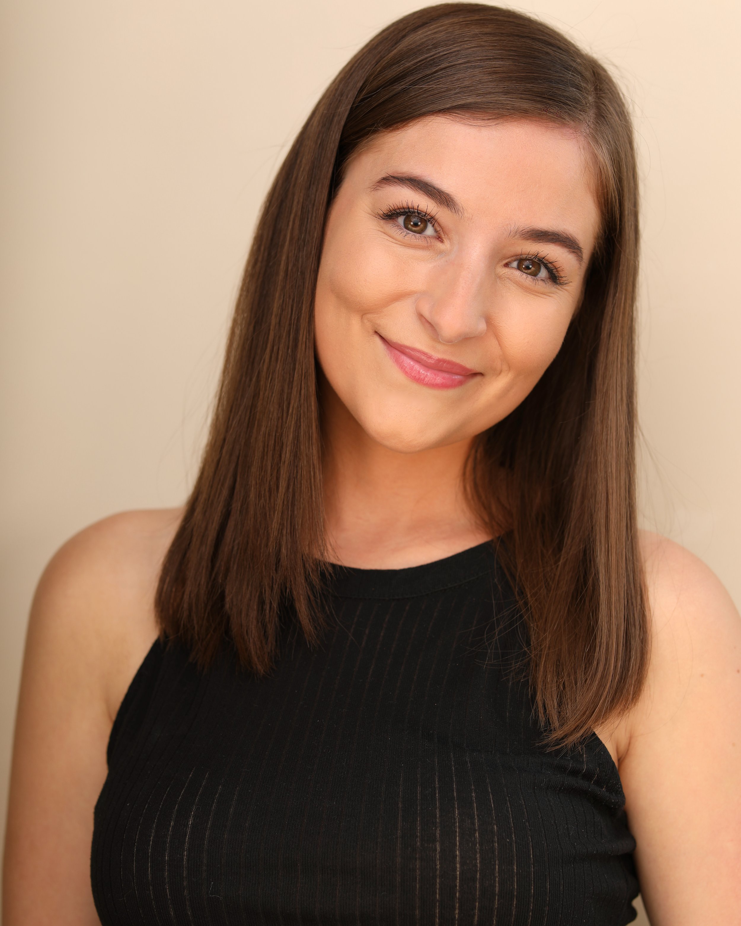 headshot izzy 6.jpeg