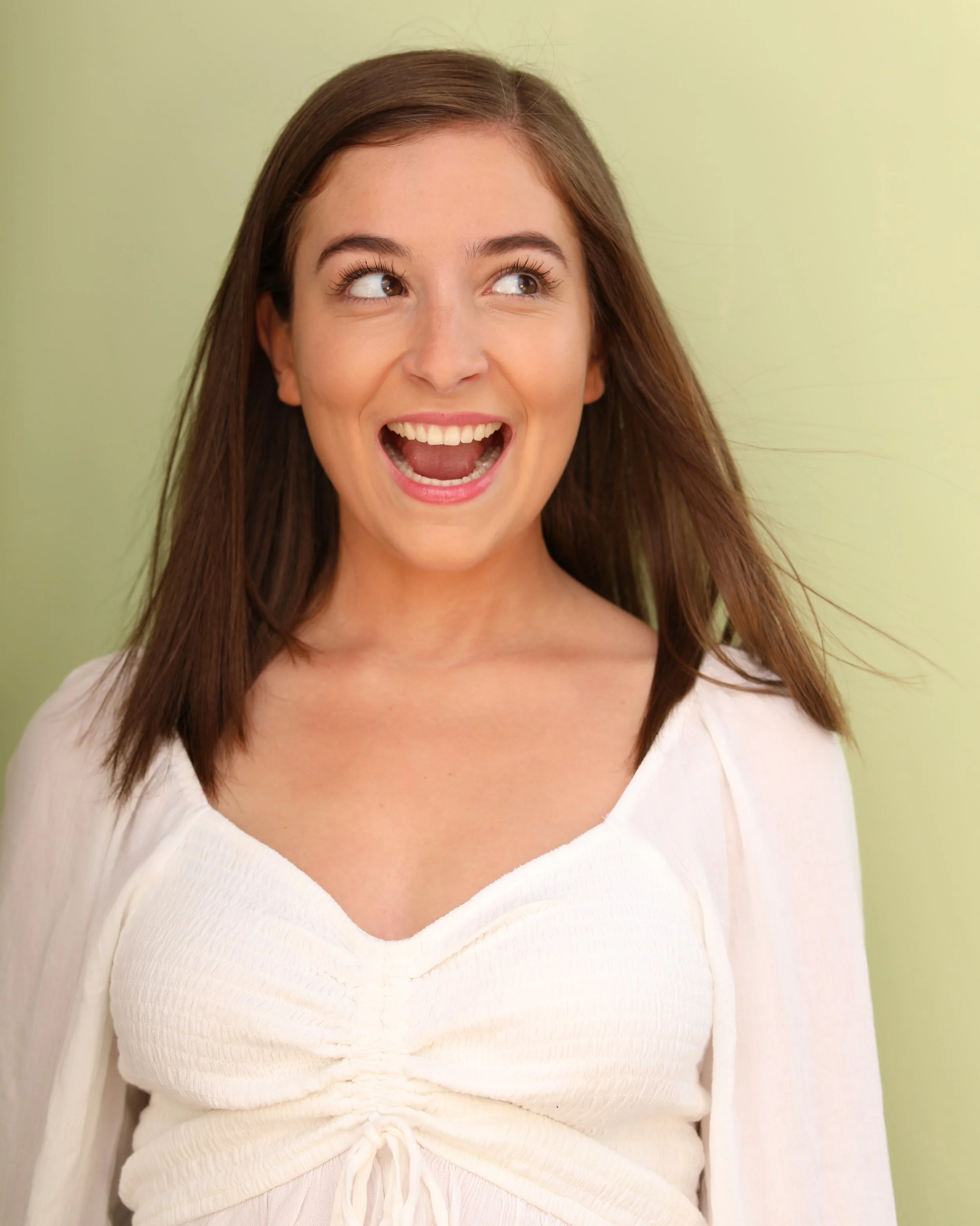 headshot izzy 1.jpeg