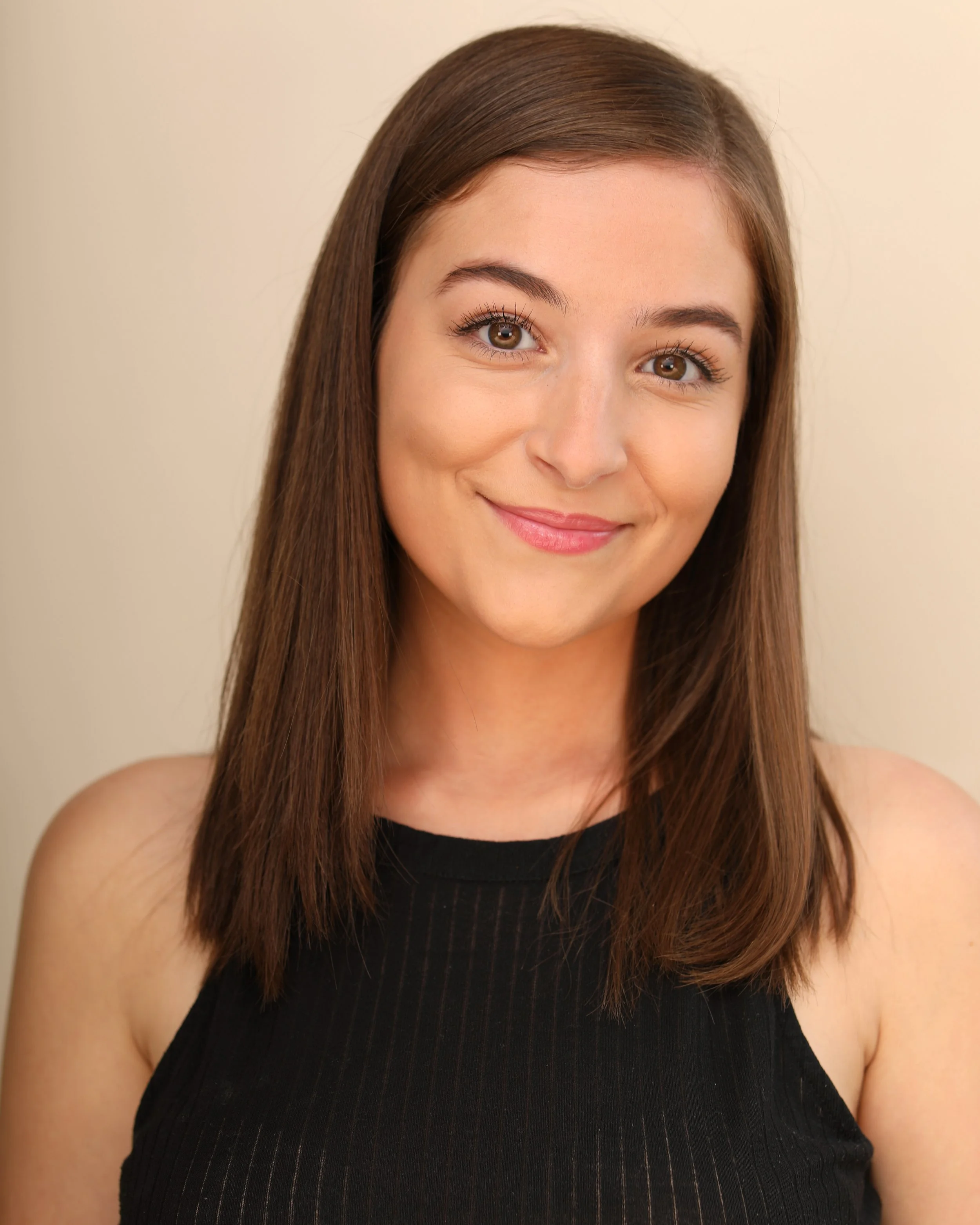 Headshot izzy 4.jpeg