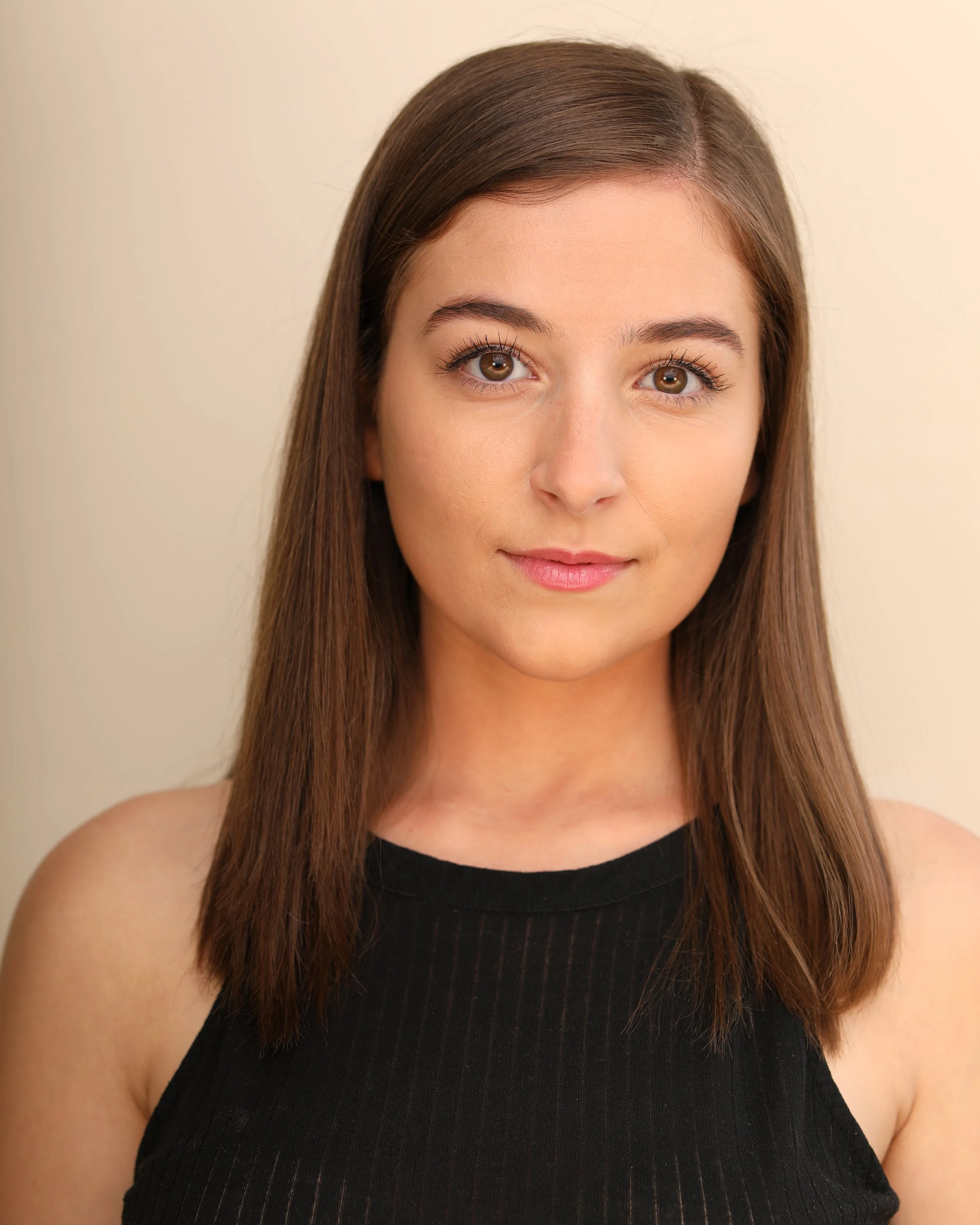 headshot izzy 5.jpeg