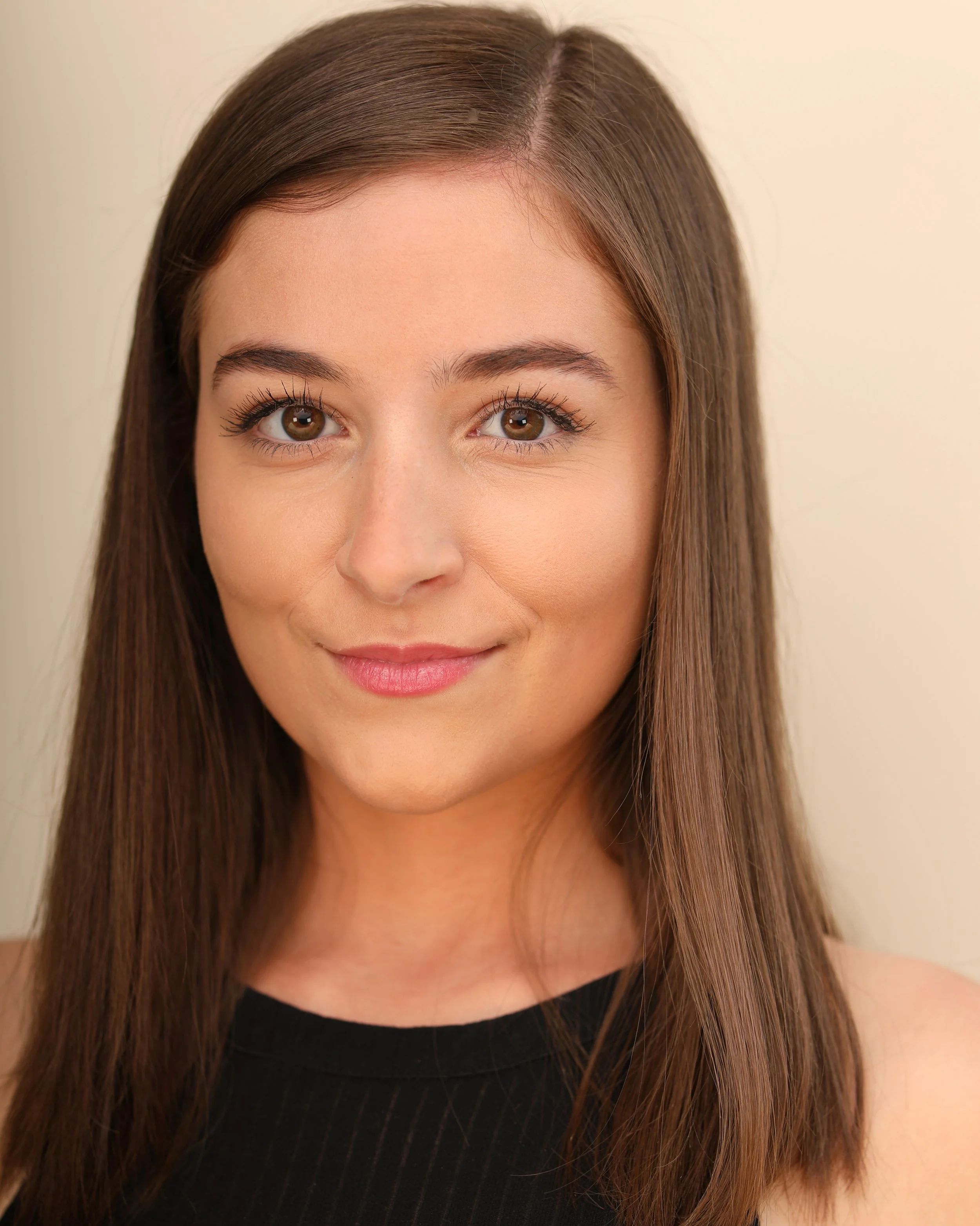 headshot izzy 3.jpeg