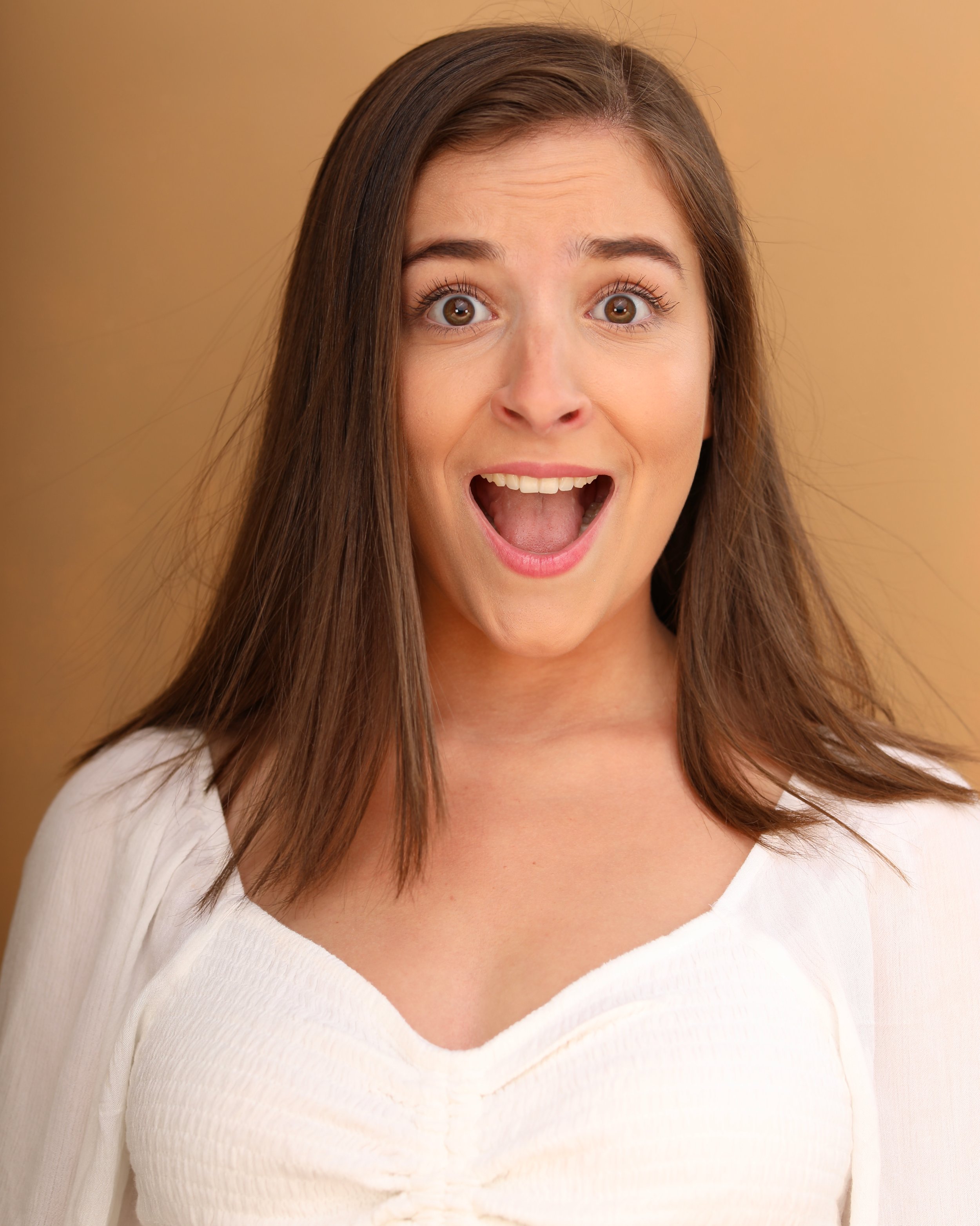 headshot izzy 2.jpeg