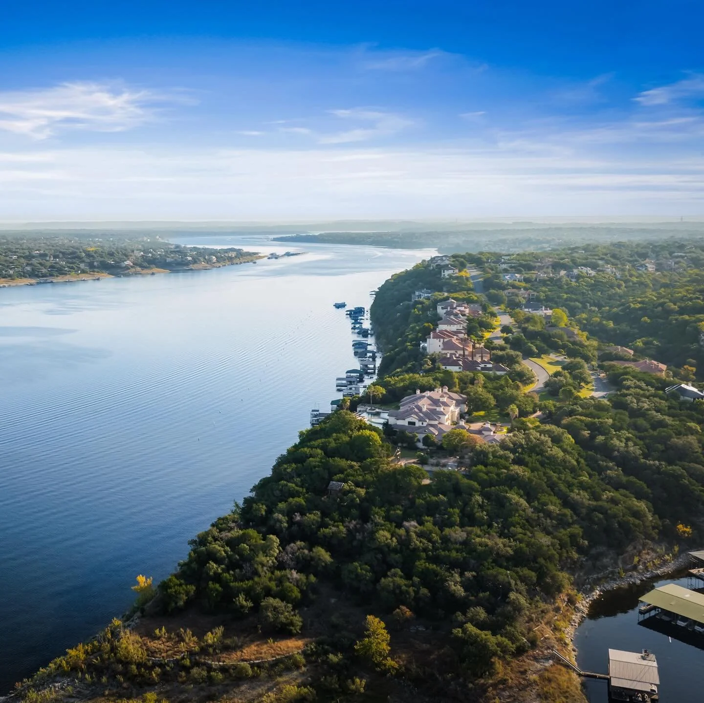 It&rsquo;s Lake Season ☀️
Private Access. Walkable to Rough Hollow Yacht Club @roughhollowlakeway and @canyon_grille_rough_hollow 

Sunsets. Water. Lifestyle.
Want more information and these two lots on #laketravis ? 

Reach out to | Brian Langlois
?
