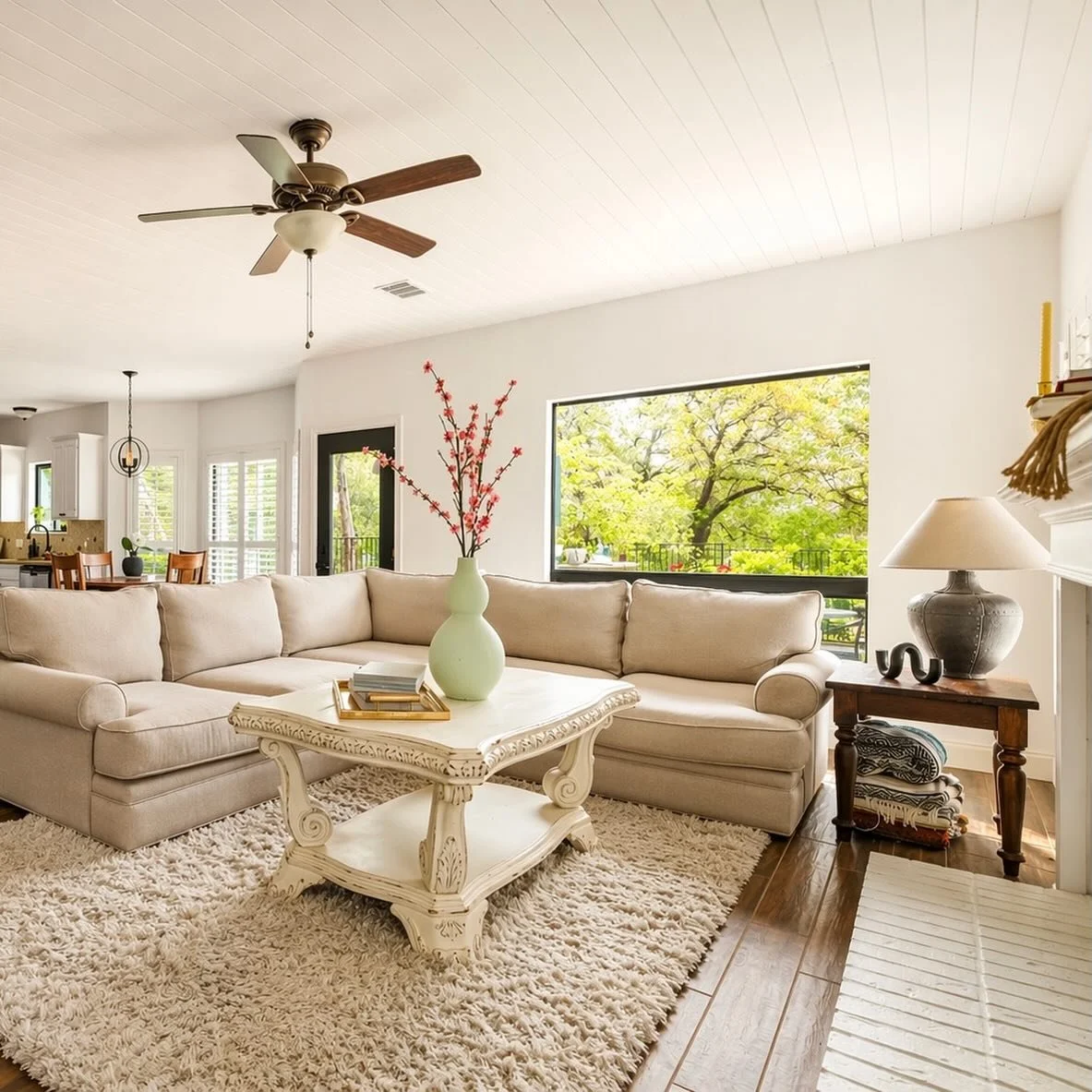 𝐍𝐞𝐰 𝐋𝐢𝐬𝐭𝐢𝐧𝐠 𝐒𝐩𝐨𝐭𝐥𝐢𝐠𝐡𝐭 ✨

Quiet luxury beneath the trees., welcome to 105 Mango Ct., Lakeway.
Tucked away on a quiet cul-de-sac, this home blends warmth, comfort, and flexibility with two living areas, an upper-level retreat and a s