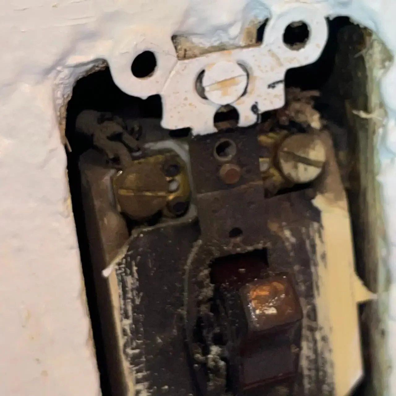 Cloth-Wire-Knob-and-Tube-Switch