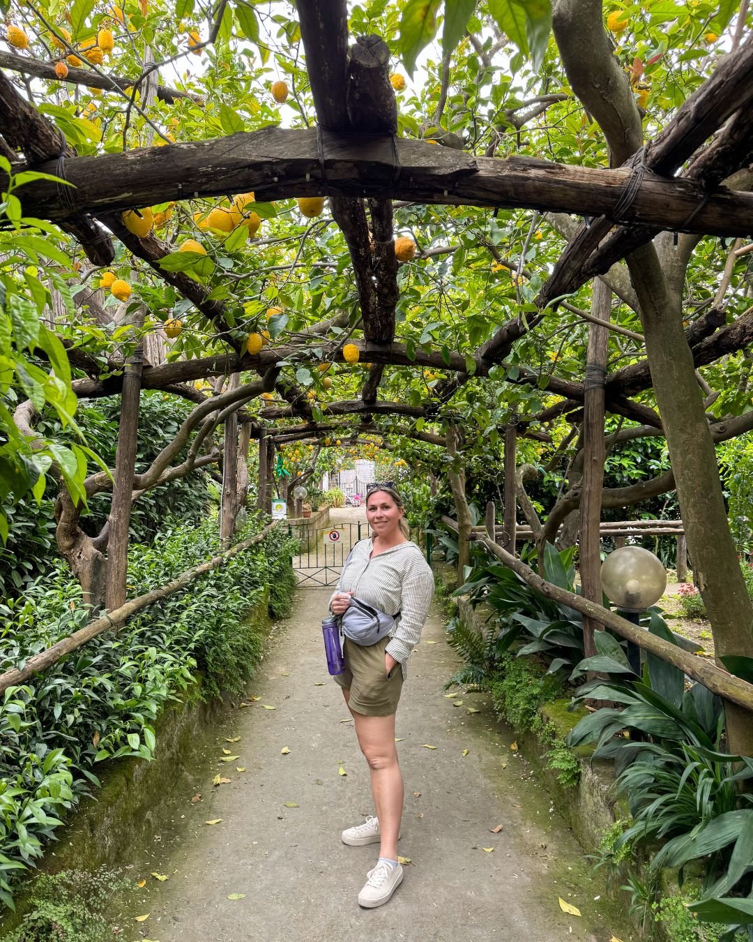 A picture my sweet husband snapped of me in Sorrento 🍋

Literally no reason for sharing other than just to say hi and I hope you're having a good week 🤗