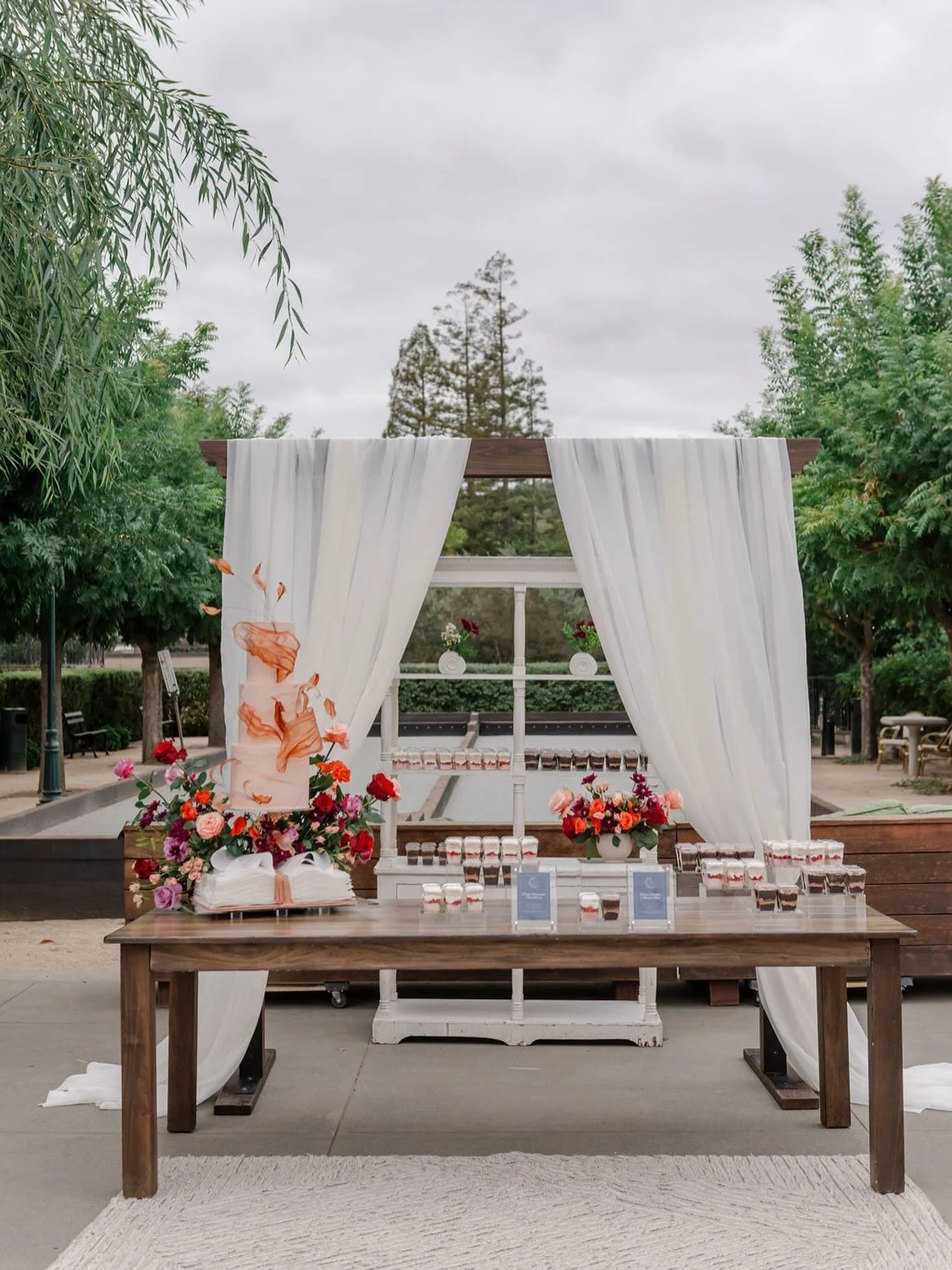 Sweet treats + good vibes = the perfect combo 🍰✨ Had so much fun putting together this showcase at Coppola Winery&mdash; cheers to celebrations done right! 🥂
Venue // @coppolawine
Ceremony/Cocktail Hour // @kismetweddings.co
Florist // @flower.porc
