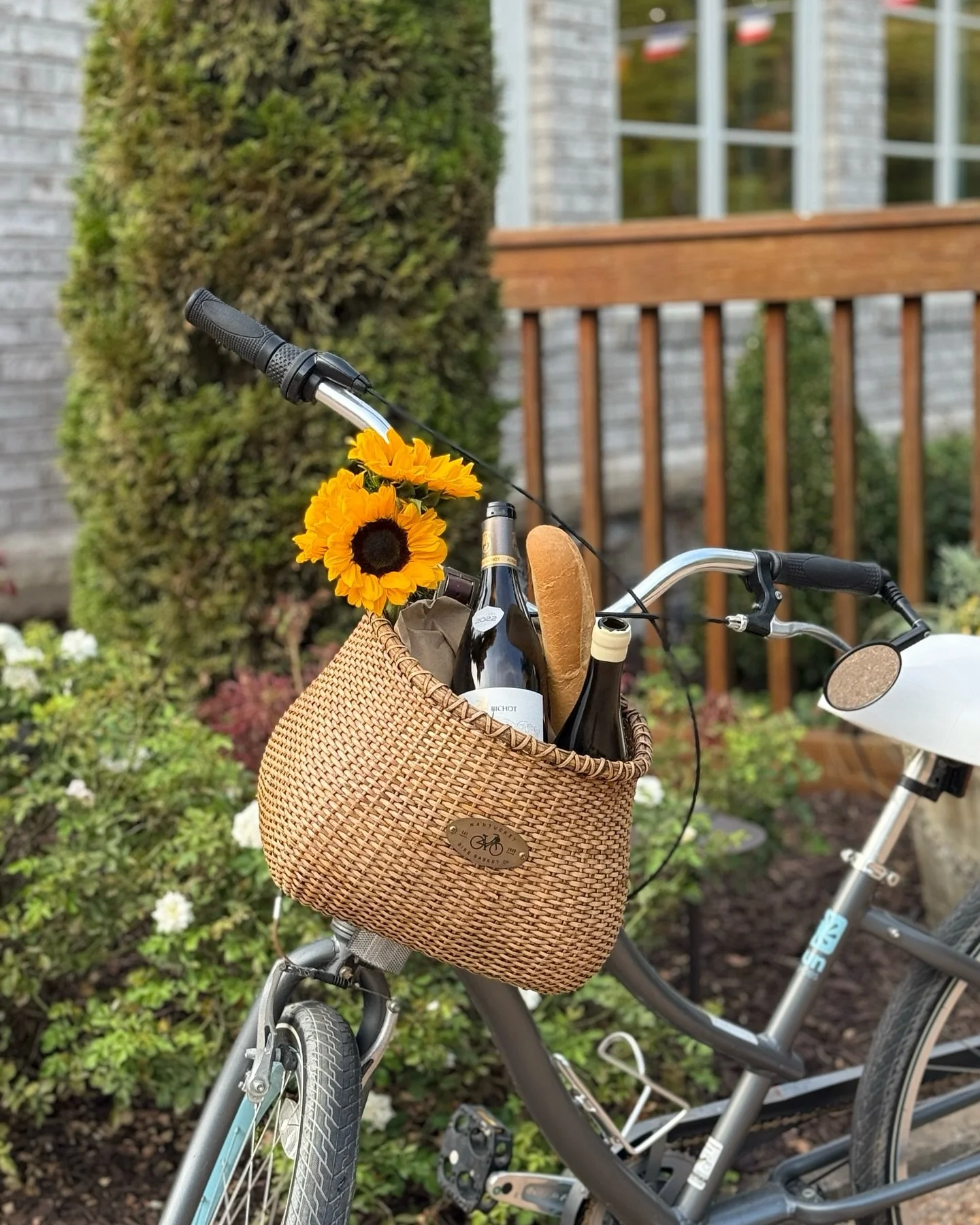 There was a little taste of France in a downtown Concord this weekend! Tom and I were excited to be guests at this magical evening and I was honored to &lsquo;flower&rsquo; the event! My sweet friend and hostess Robin didn&rsquo;t want me manning the