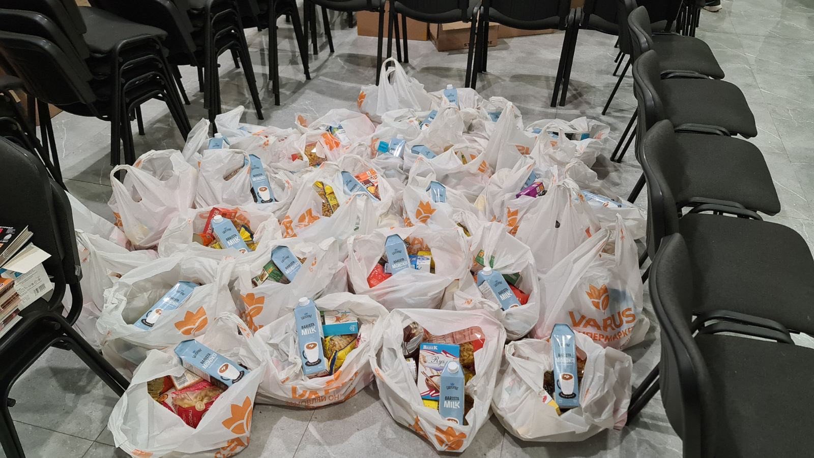 Prepackaged food packages for distribution
