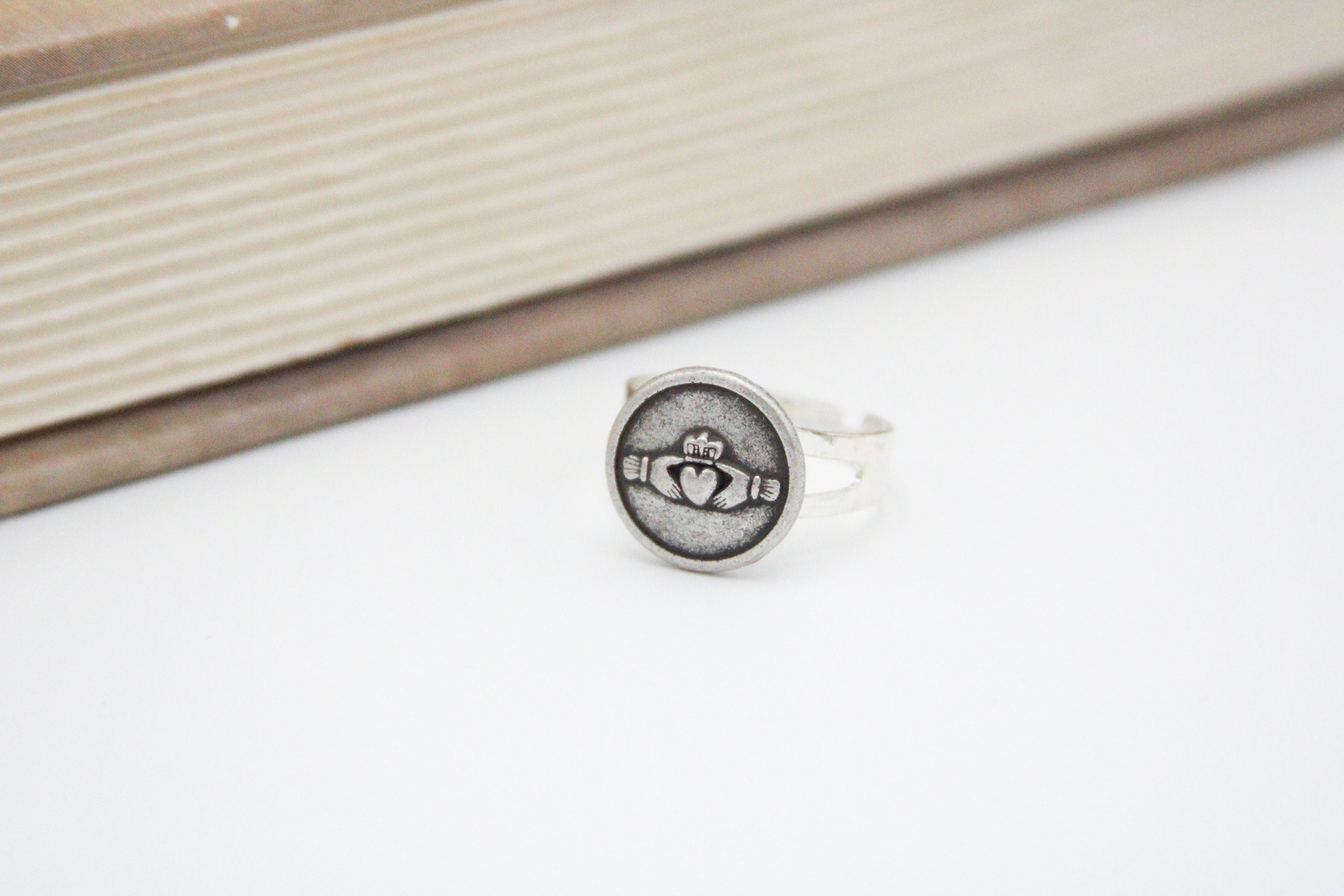 https://i.etsystatic.com/6236606/r/il/788ada/2995747284/il_fullxfull.2995747284_sgmc.jpg
