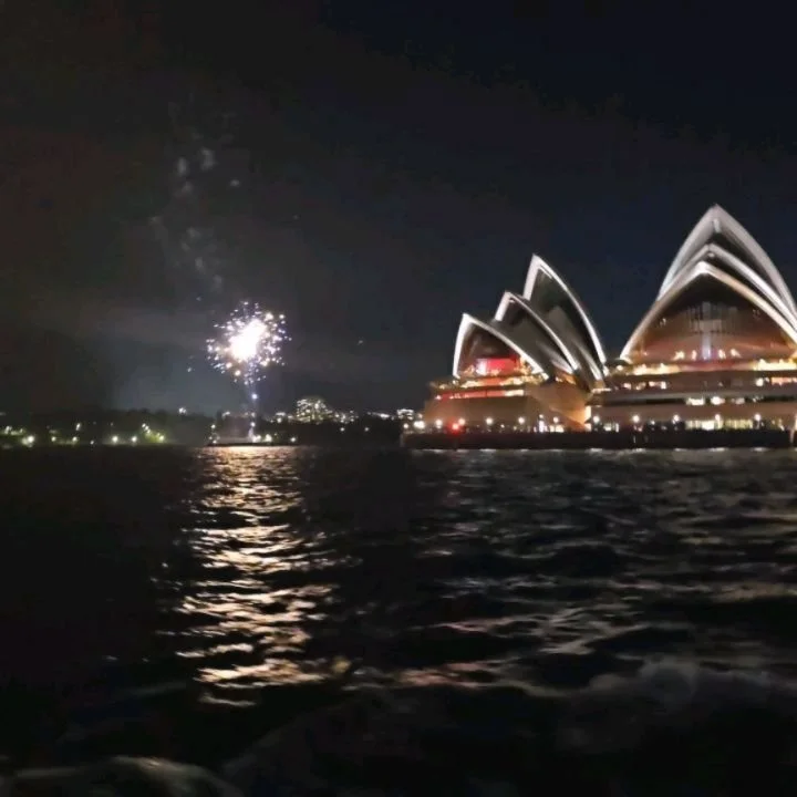 Friday night on the Brooks Hyperion House Boat - what a way to end the week! 💚

Almost 20yrs ago Phil met Ted from @brooksrunningau  He was impressed back then how progressive the brand were with materials science and running mechanics - Ted is stil
