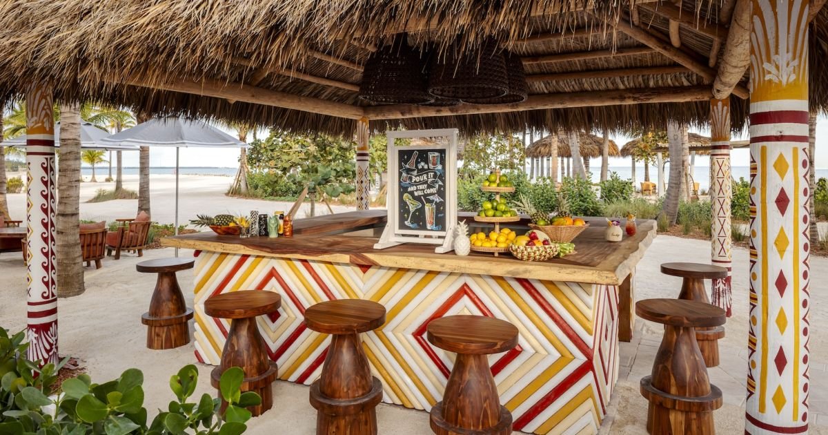 Sandy's Bar (posts), Islander Resort, 2025