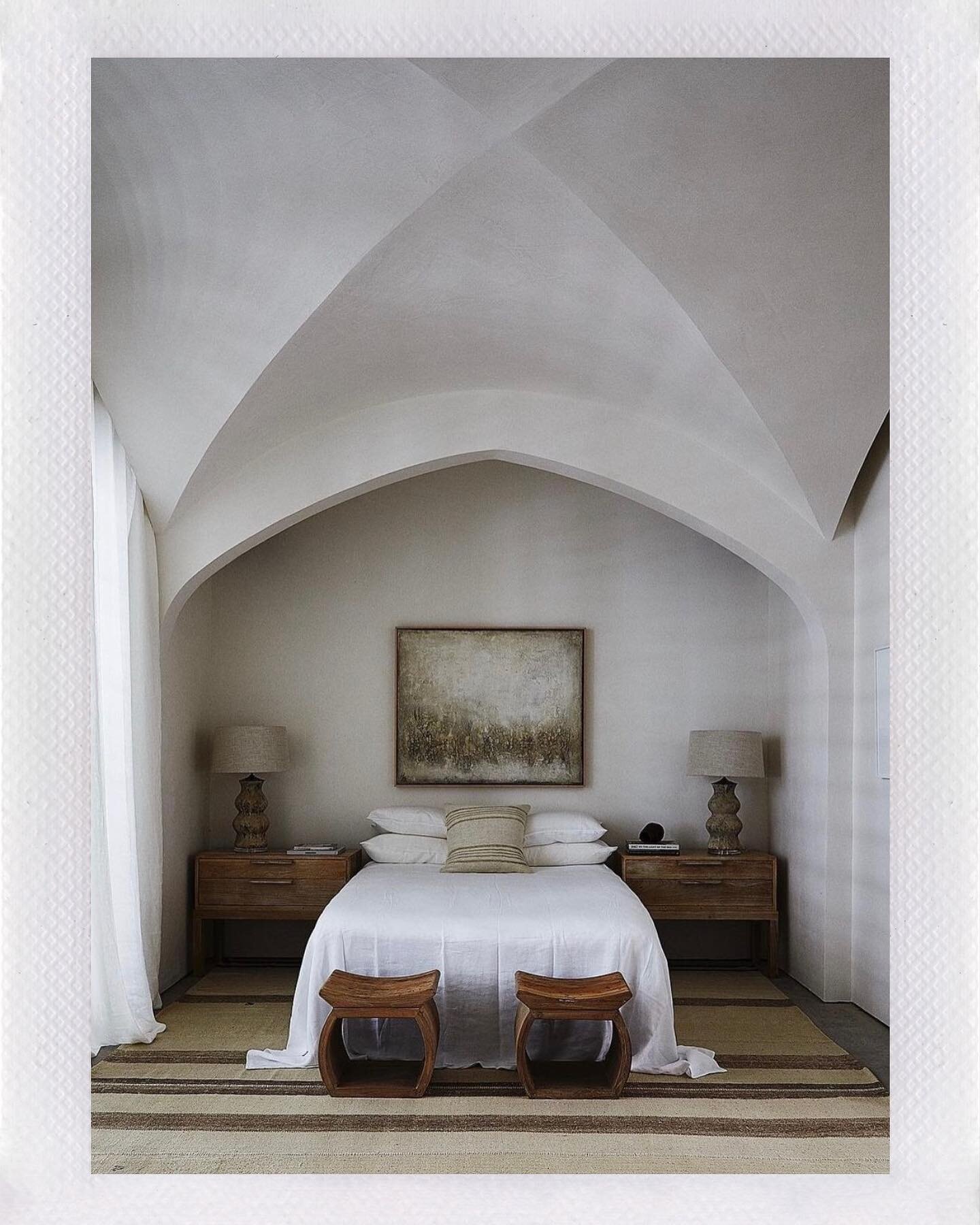 the weekend closes, the plaster curved ceiling would ensure only the sweetest of dreams are to be had #interirorinspiration #interiordesign #interiorstyling #jeffreydunganarchitects