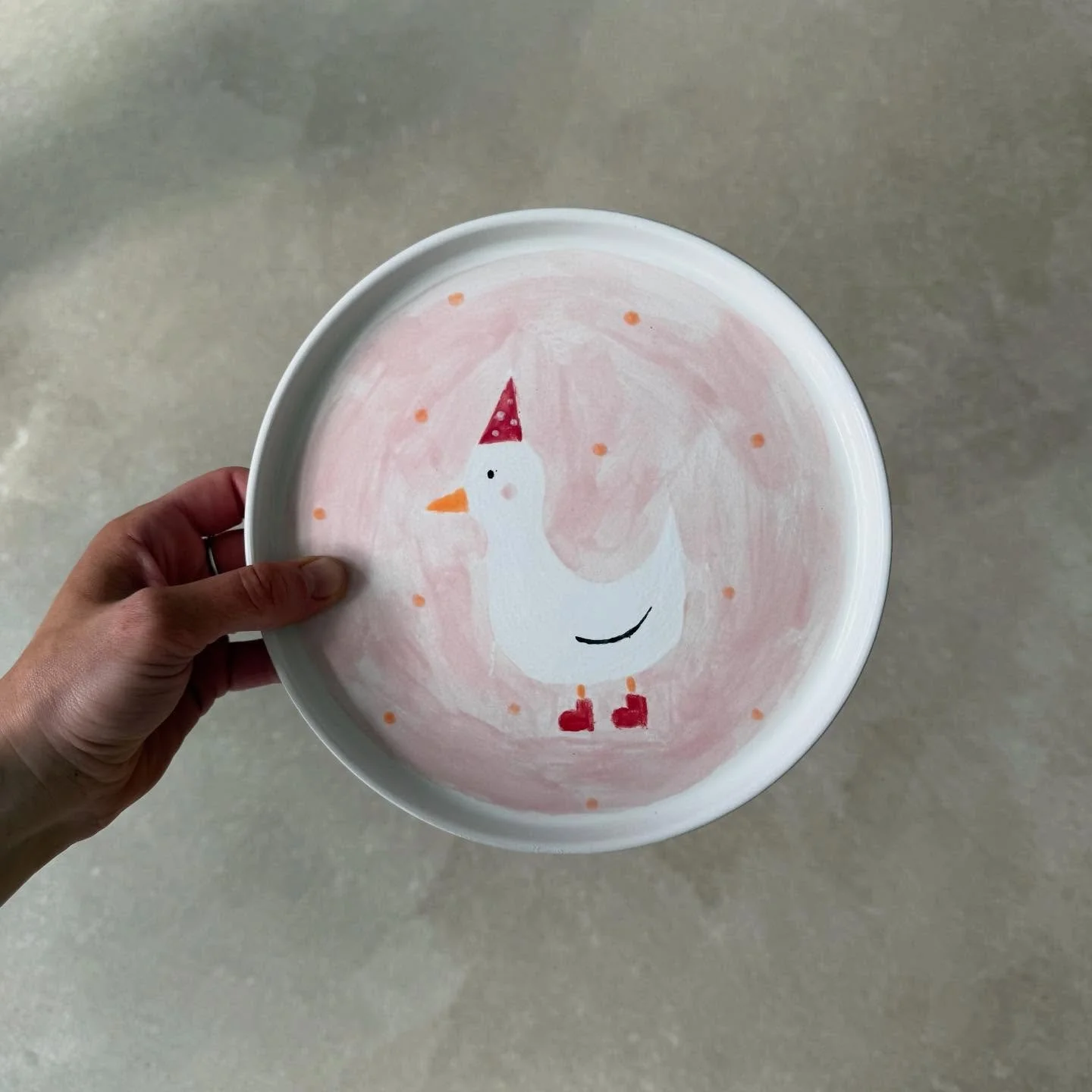 I want to buy your pieces. Do you take commissions?🪿🎀 🤍

#ceramicpainting #pottery #potterystudio #t&ouml;pfern #keramikmalen