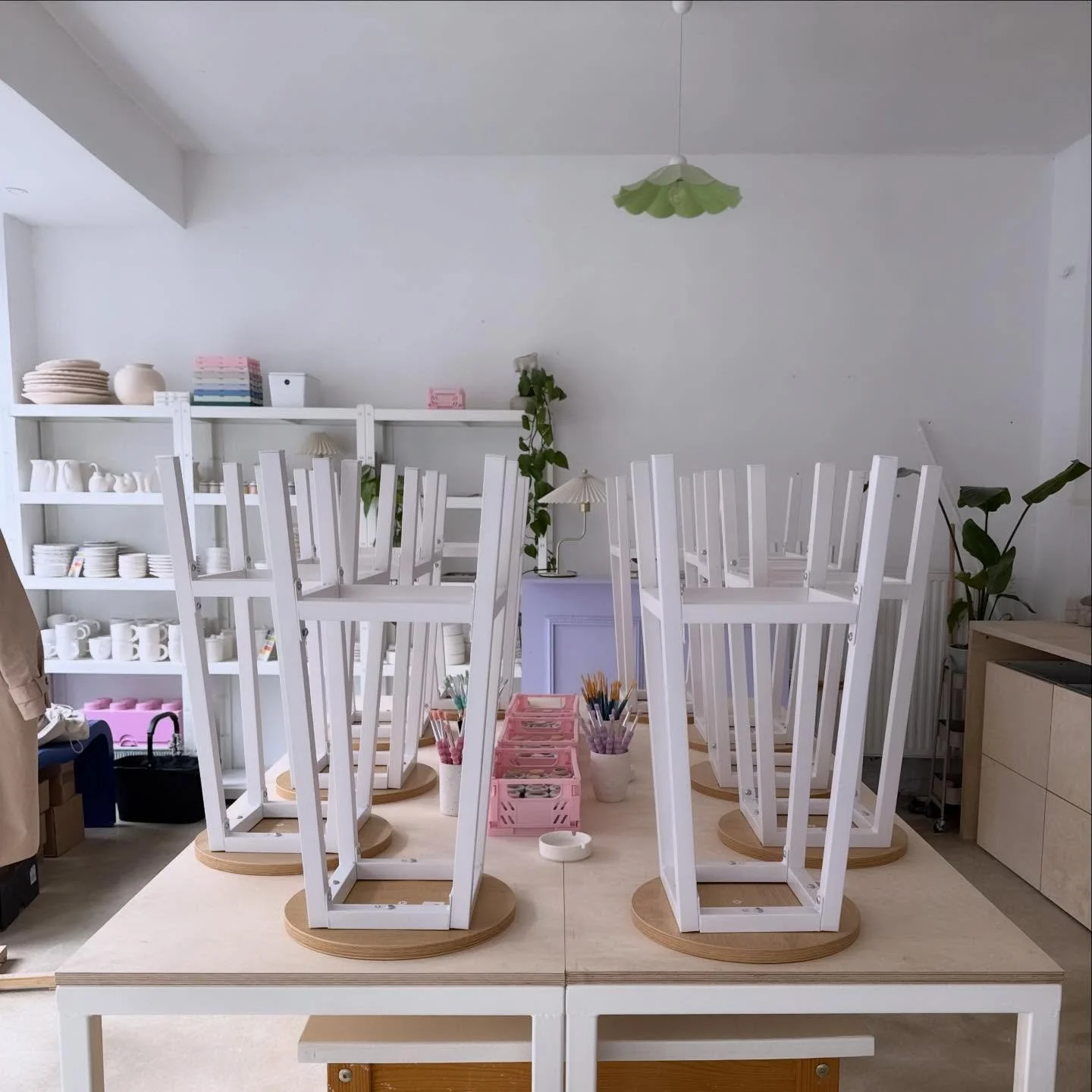 Weekly impressions 
1,2 before and after ceramic painting workshop 
3,4 creative throwing sessions
5,6,7 at the studio with my girls 
8 finishing touches 
9,10 making new friends 

#potterystudio #ceramicstudio #keramikmalen #keramikstudio #smallbusi