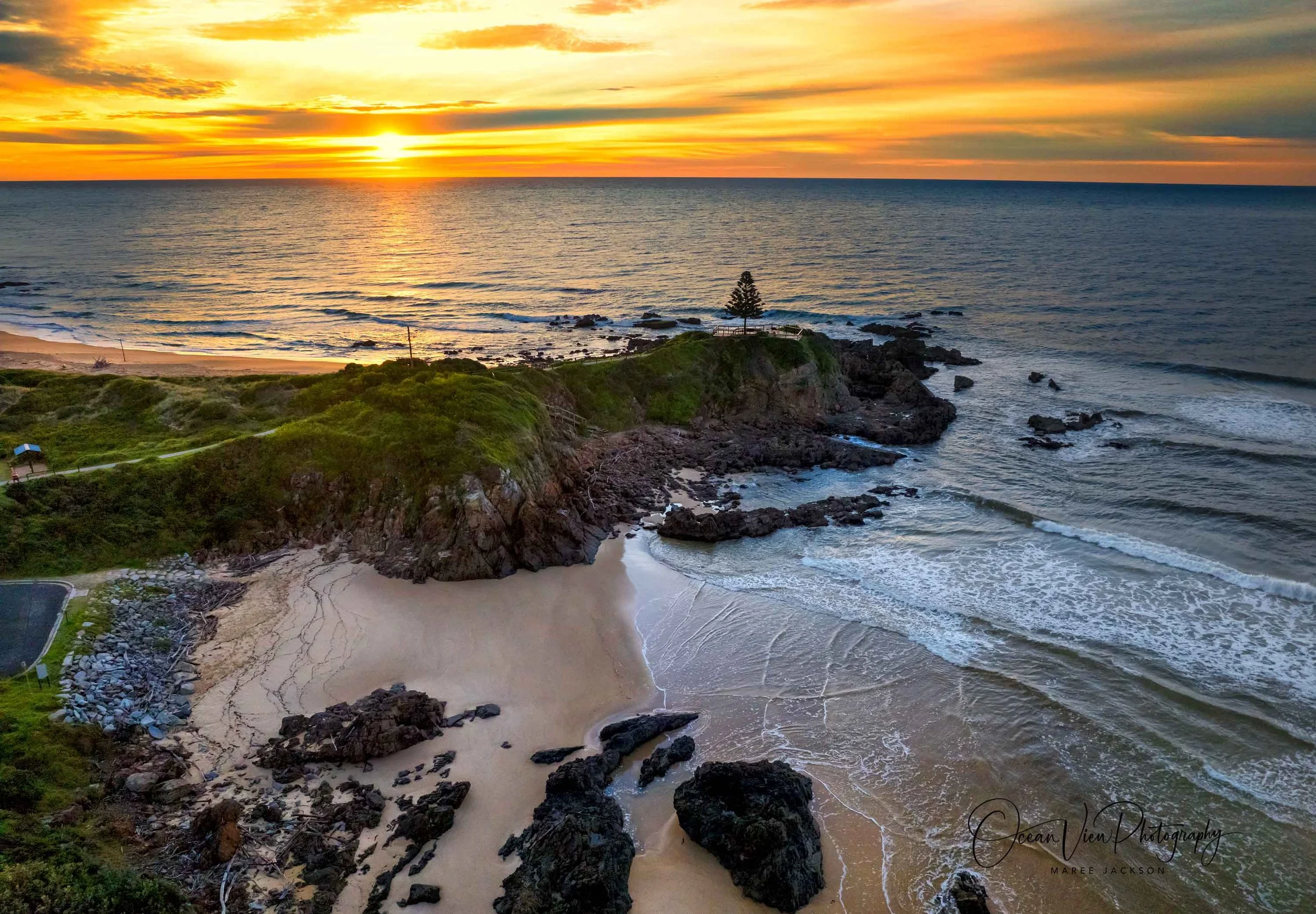  Tuross Head    Discover a breathtaking collection of fine art prints capturing the pristine beaches, tranquil lakes, and iconic coastal landmarks of Tuross Head, NSW.
 