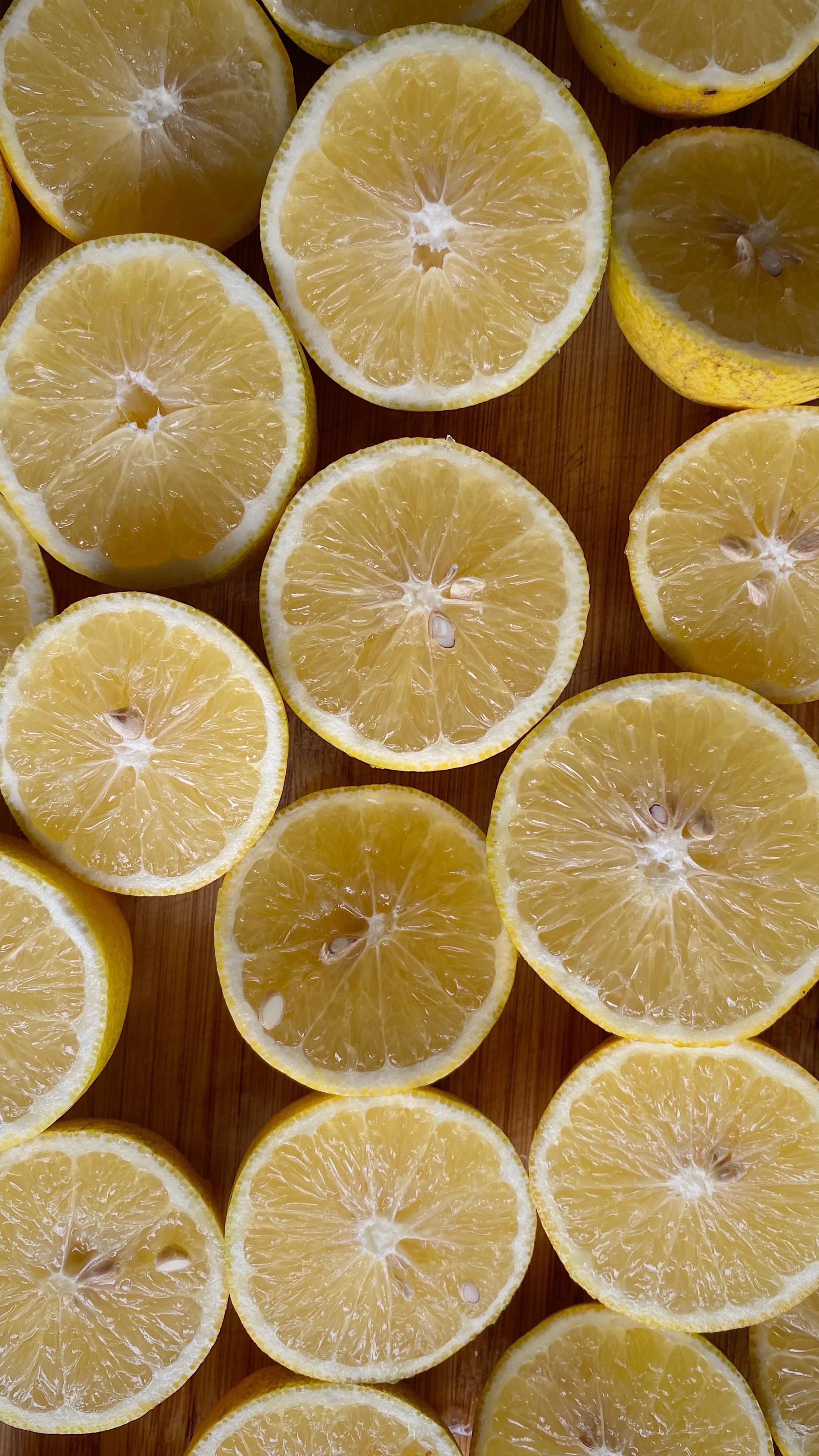 Freshly squeezed lemons from our delish lemonade tree! π
There’s nothing quite like homegrown citrus—bursting with vitamin C, antioxidants, and that bright, zesty flavour that makes you feel alive. ππ
Lemons are incredible for supporti