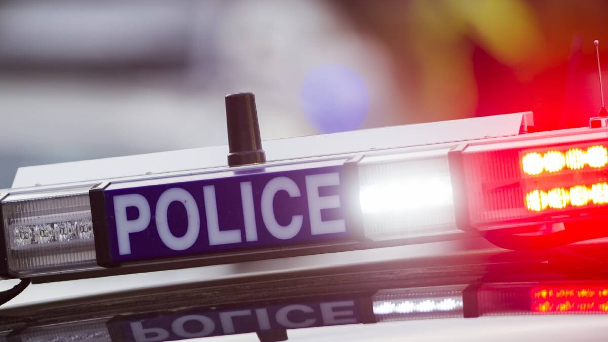 ❌18-year-old killed in Bomaderry stabbing❌

An 18-year-old man has died after he was stabbed in Bomaderry on Friday night.

Police officers were called to West Birriley Street about 7pm on Friday to reports that the teenager had suffered chest injuri