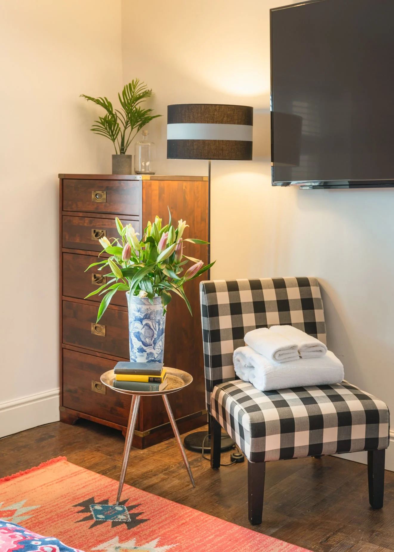 Fresh or extra towels