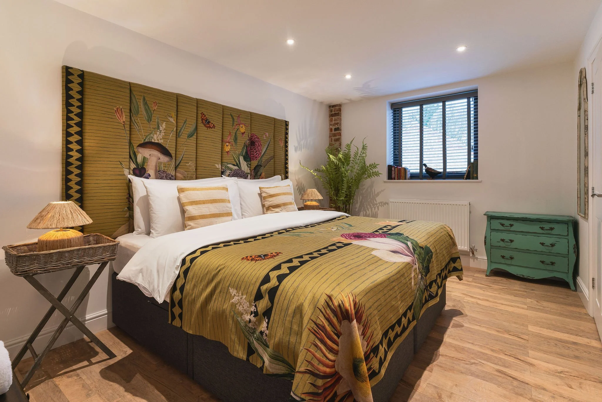 Social Jetlag: Why Syncing Your Sleep Schedules with Your Friends Actually Rests You Deeper